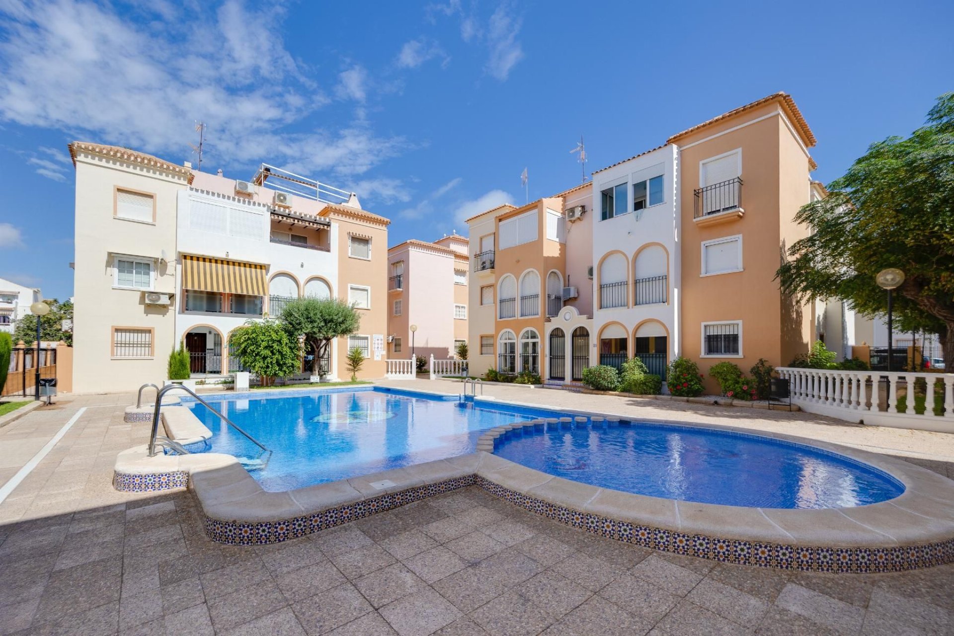 Resale - Bungalow -
Torrevieja - La Veleta