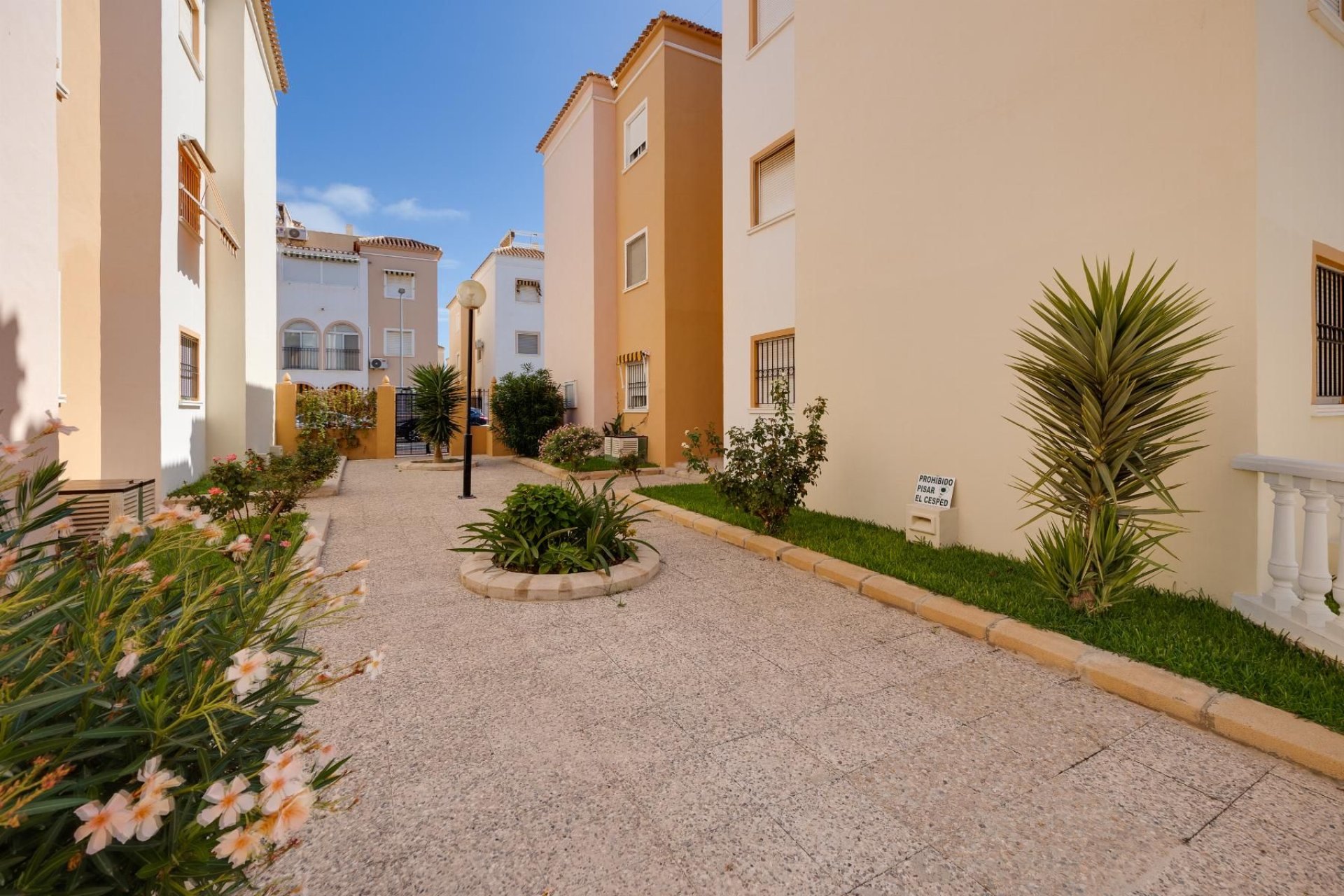 Resale - Bungalow -
Torrevieja - La Veleta