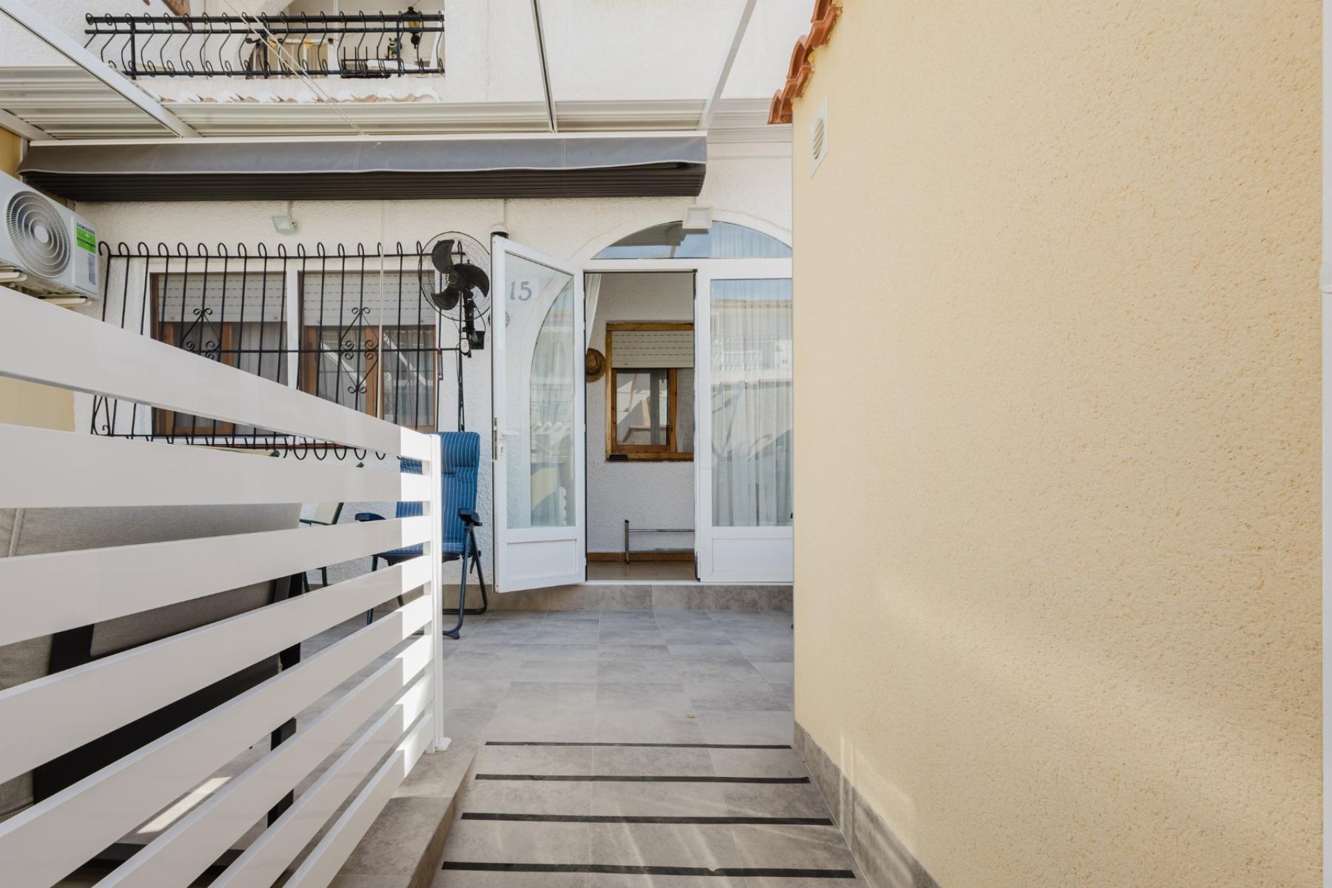 Resale - Bungalow -
Torrevieja - Playa de los Naufragos