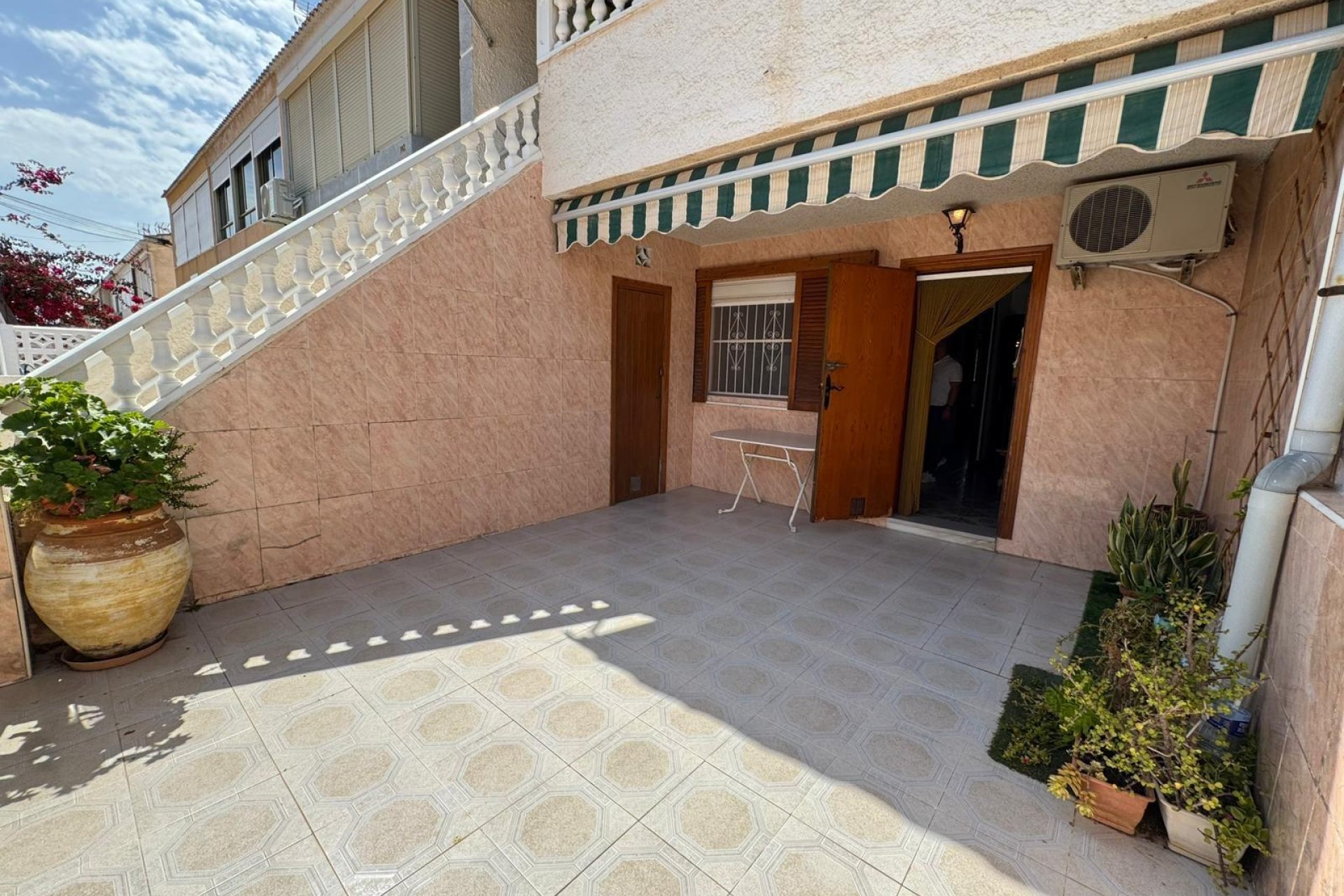 Resale - Bungalow -
Torrevieja - Playa de los Naufragos