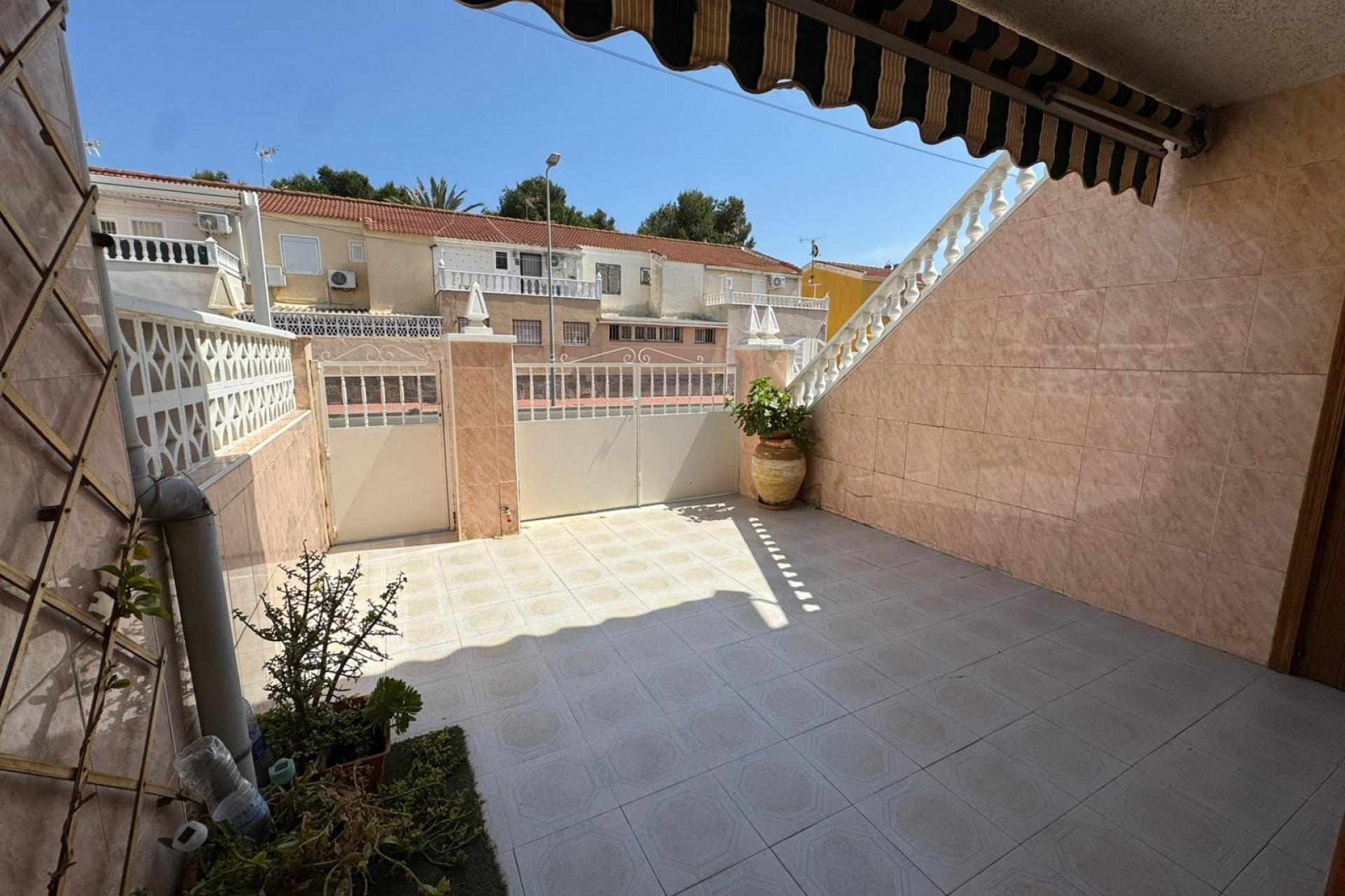 Resale - Bungalow -
Torrevieja - Playa de los Naufragos