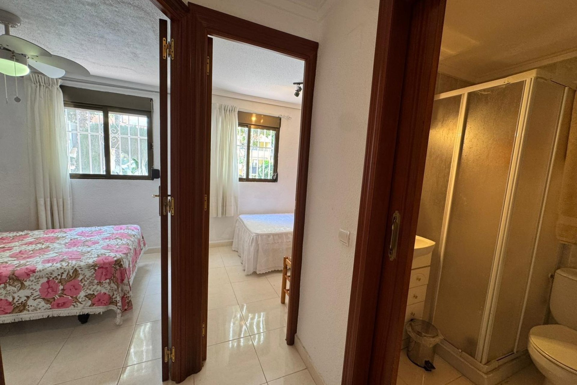 Resale - Bungalow -
Torrevieja - Playa de los Naufragos