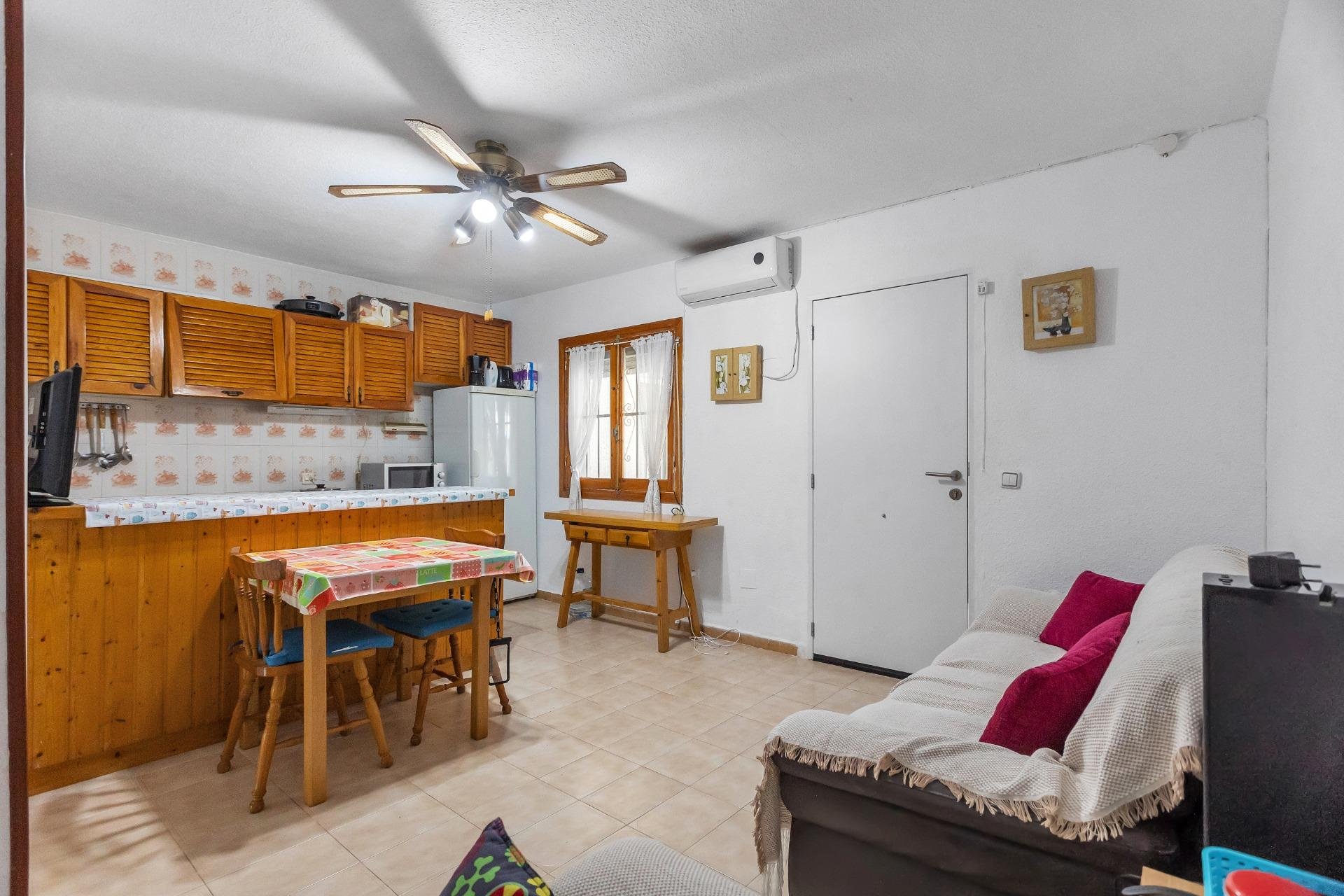 Resale - Bungalow -
Torrevieja - Playa de los Naufragos
