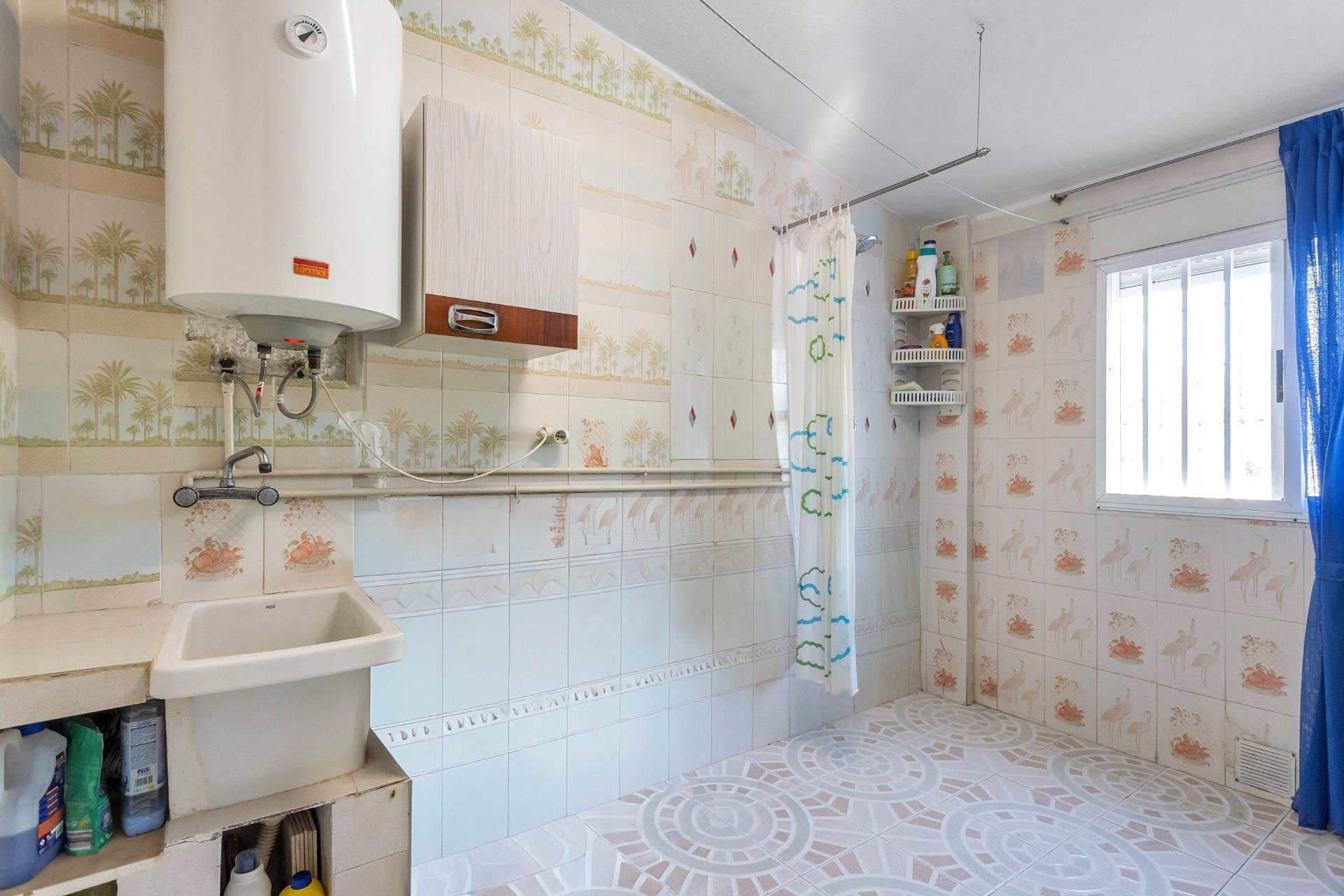 Resale - Bungalow -
Torrevieja - Playa de los Naufragos