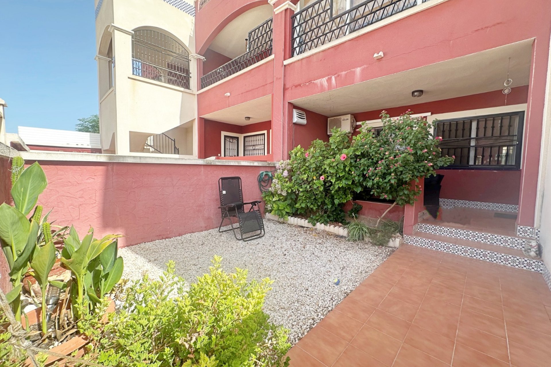 Resale - Bungalow -
Torrevieja
