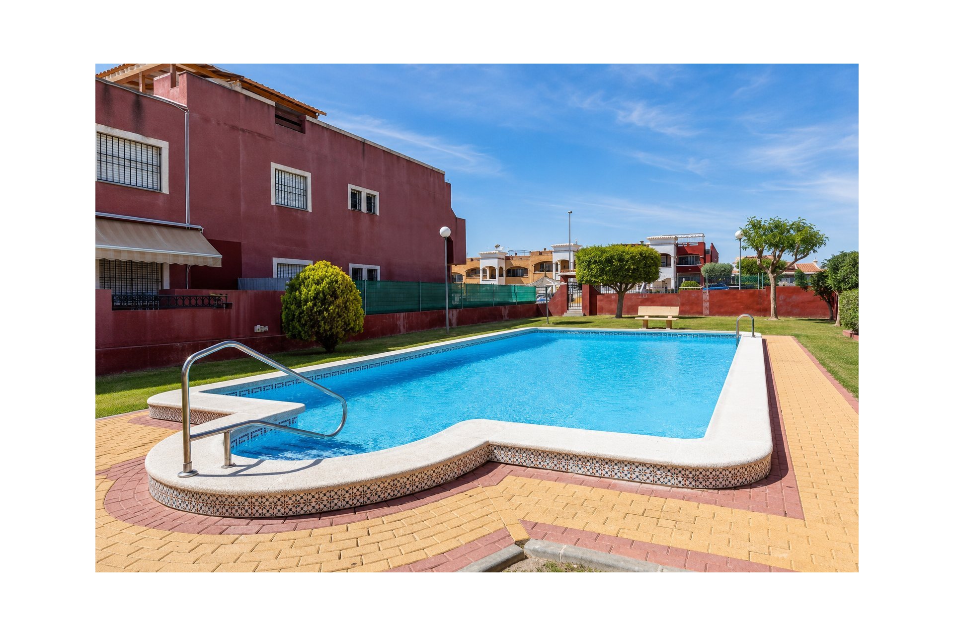 Resale - Bungalow -
Torrevieja