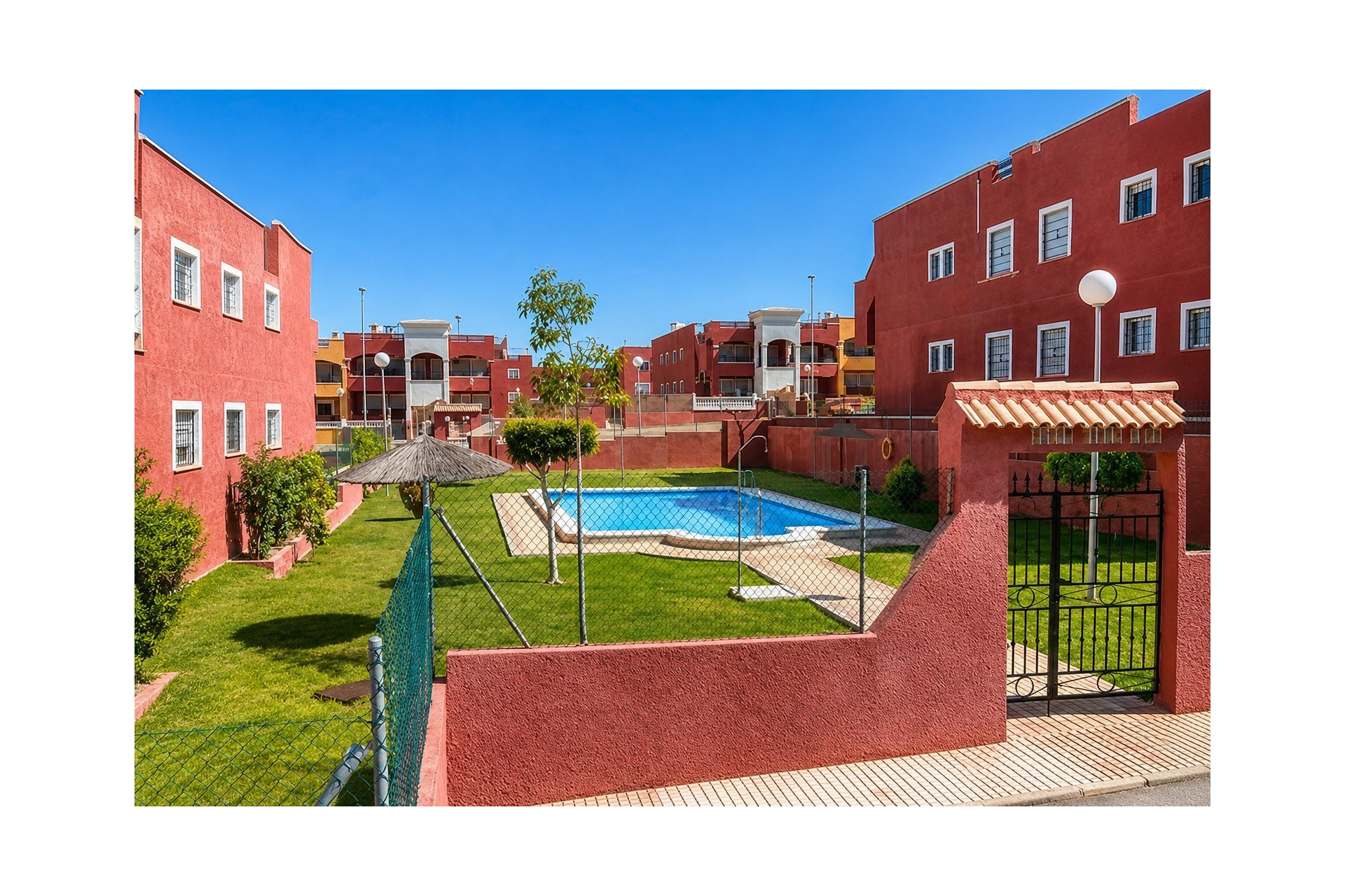 Resale - Bungalow -
Torrevieja