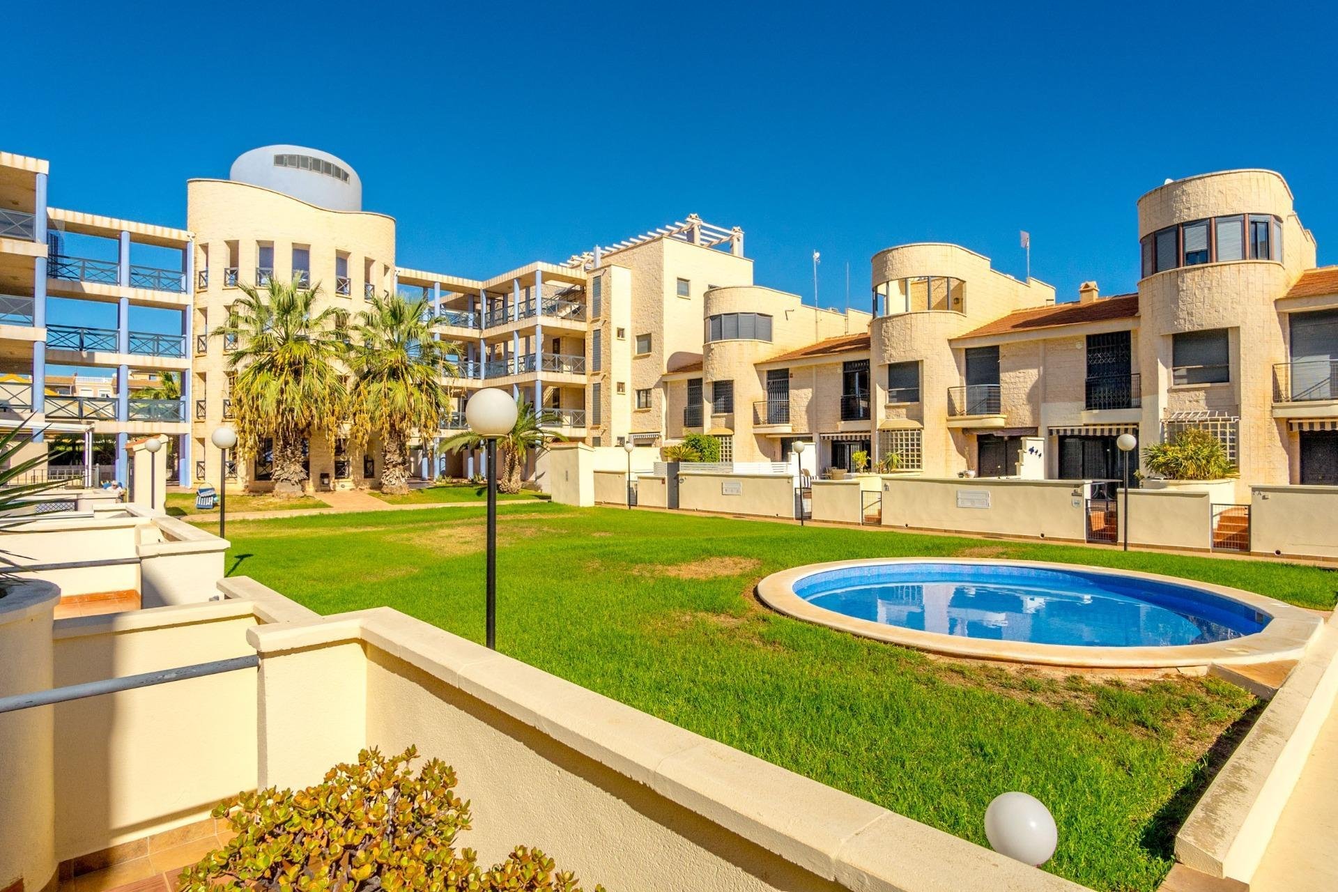 Resale - Casa -
Orihuela Costa - Cabo Roig