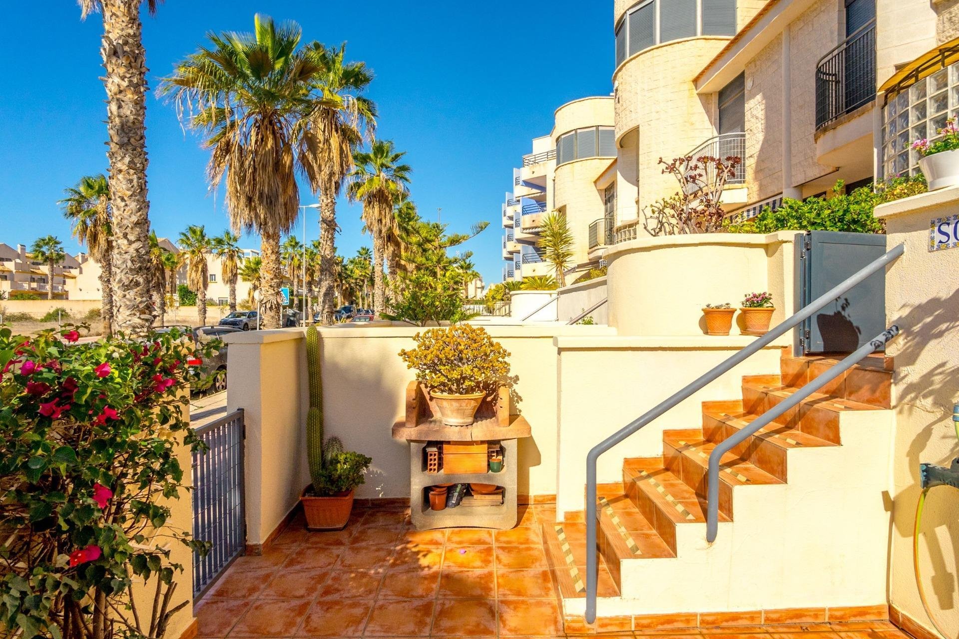 Resale - Casa -
Orihuela Costa - Cabo Roig