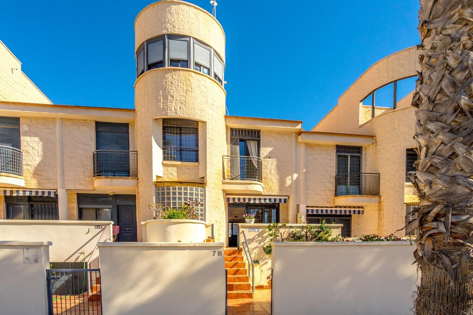 Resale - Casa -
Orihuela Costa - Cabo Roig