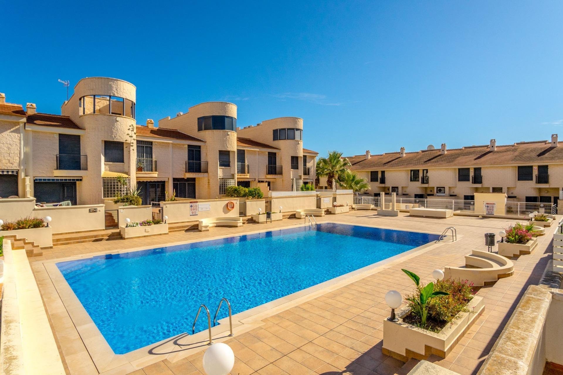 Resale - Casa -
Orihuela Costa - Cabo Roig