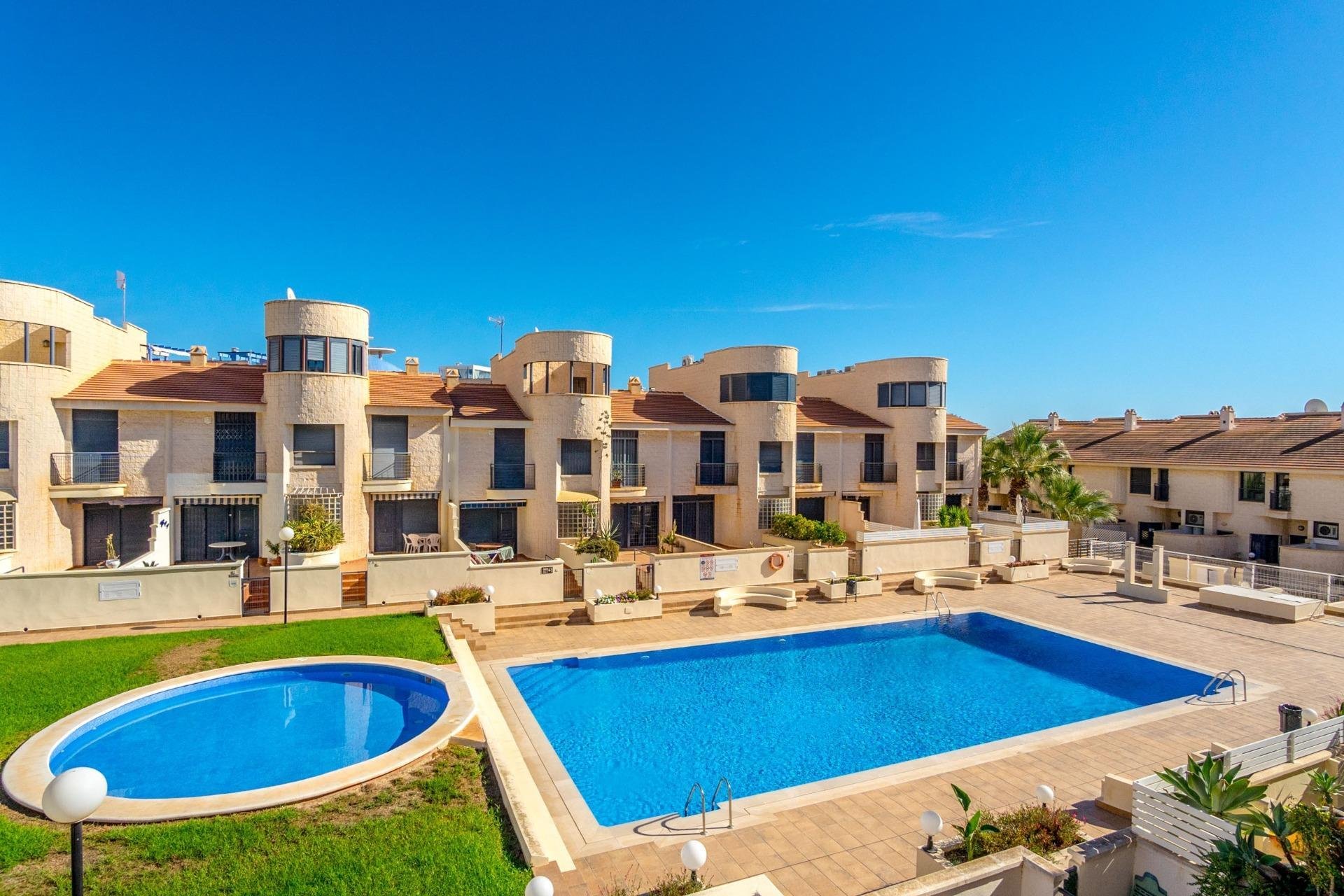 Resale - Casa -
Orihuela Costa - Cabo Roig