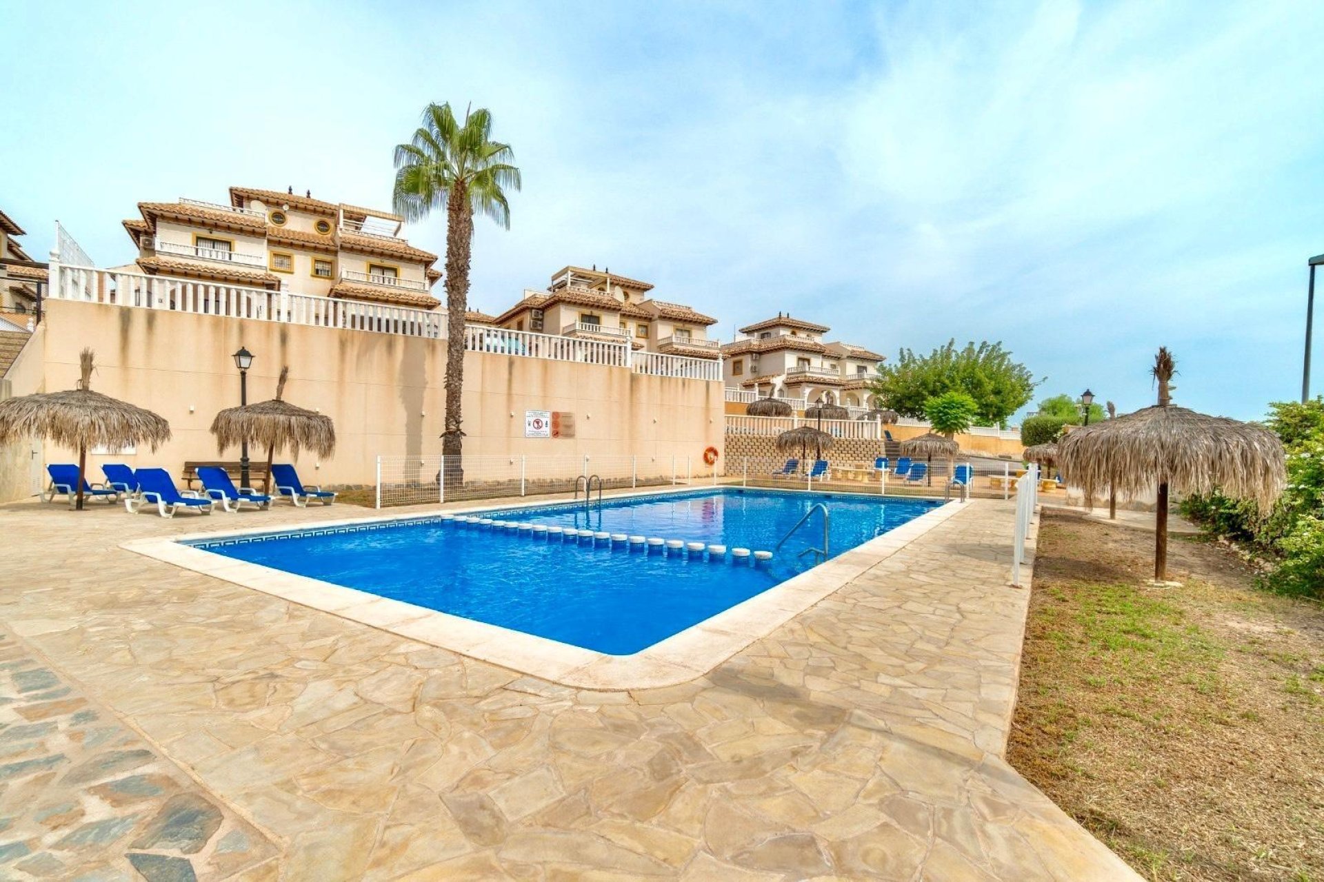 Resale - Casa -
Orihuela Costa - Los Dolses