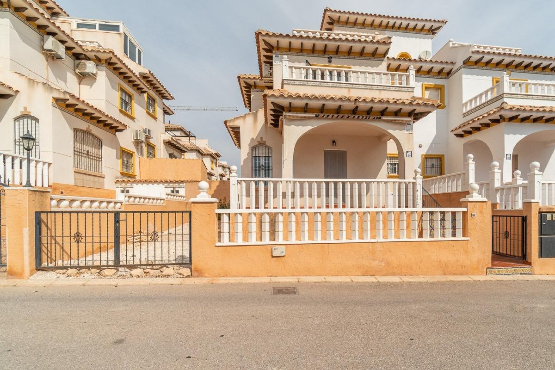 Resale - Casa -
Orihuela Costa - Los Dolses