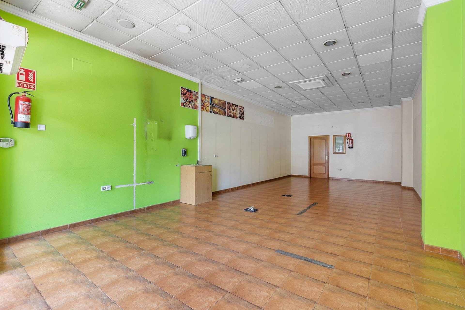 Resale - Commercial -
Torrevieja - Centro