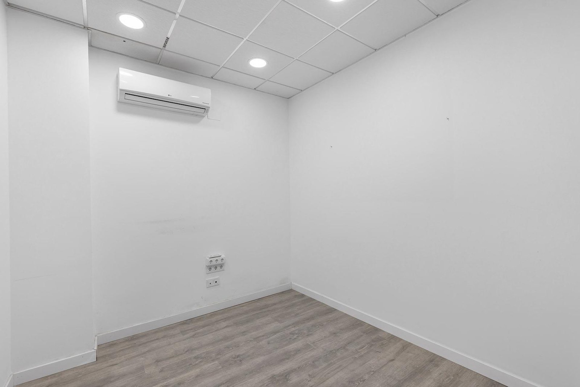 Resale - Commercial -
Torrevieja - La Mata