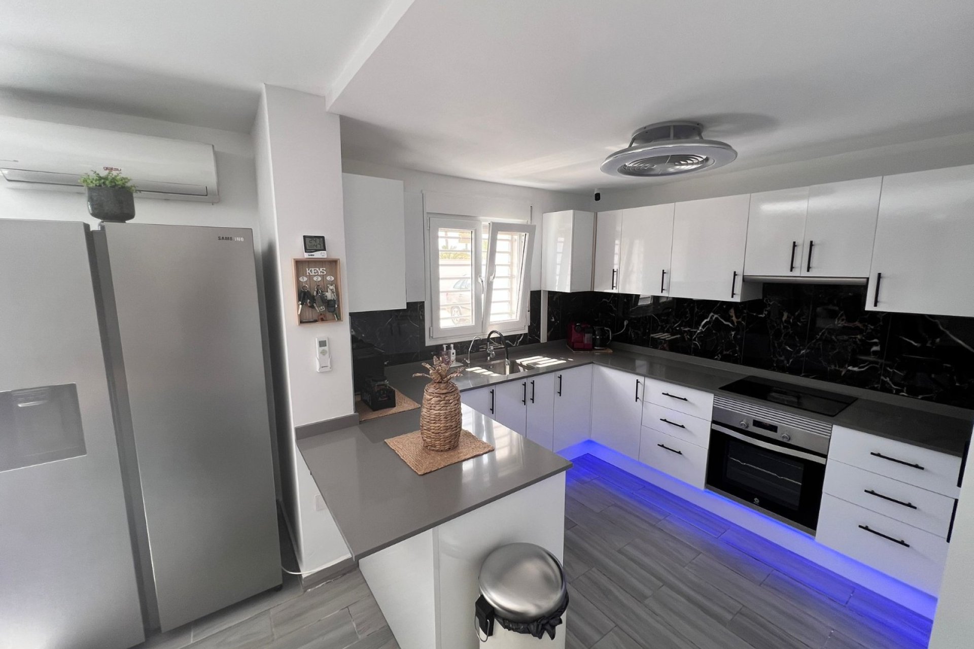 Resale - Country House -
Alicante - La Marina