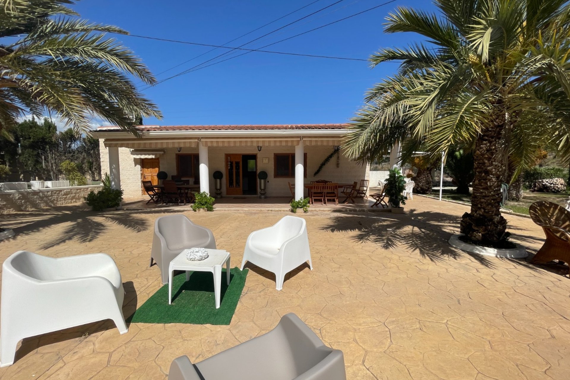 Resale - Country House -
Elda - Elda - Country
