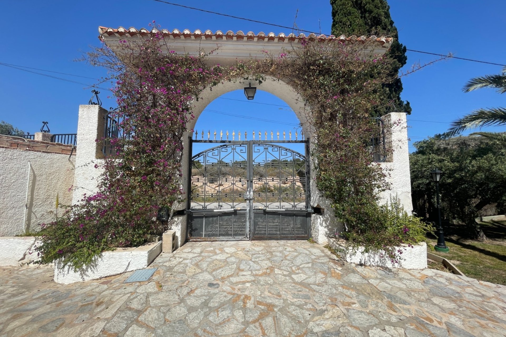 Resale - Country House -
Elda - Elda - Country