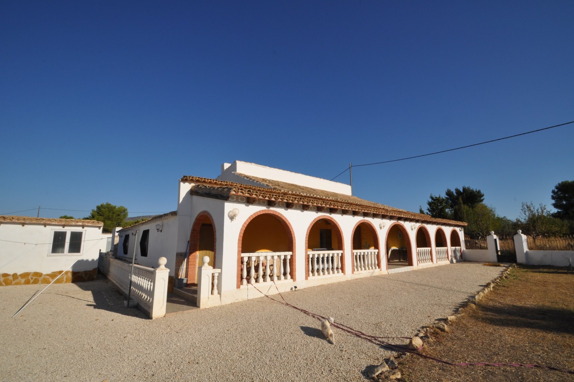 Resale - Country House -
Pinoso - Pinoso - Town