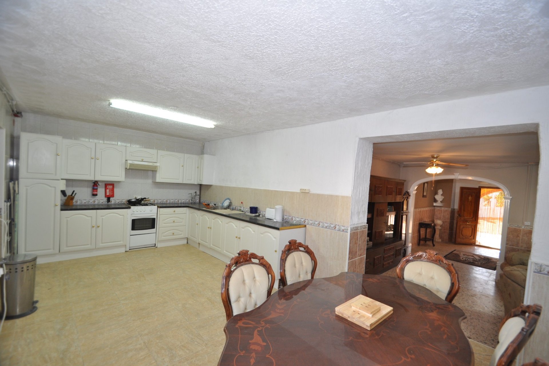 Resale - Country House -
Pinoso - Pinoso - Town