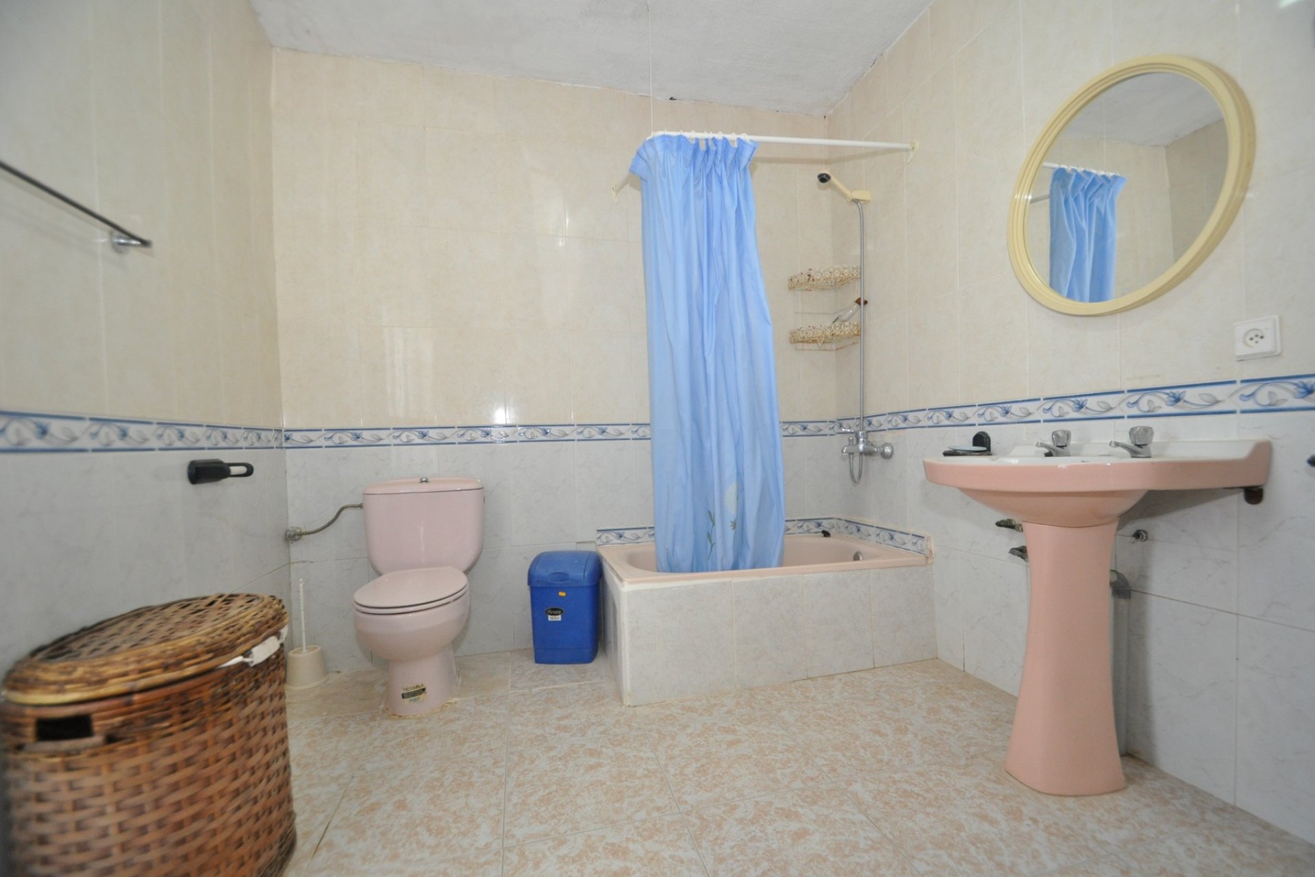 Resale - Country House -
Pinoso - Pinoso - Town