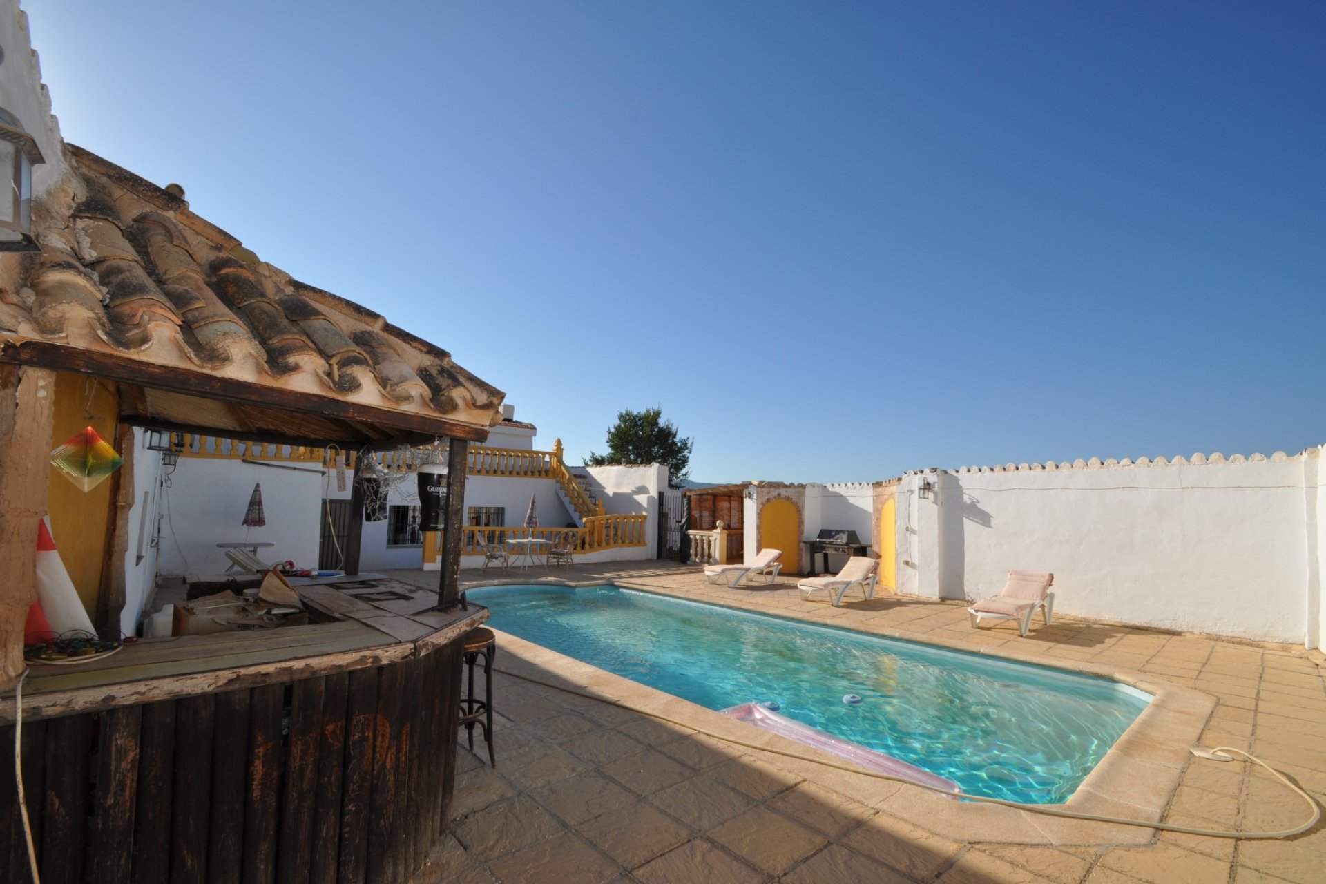 Resale - Country House -
Pinoso - Pinoso - Town