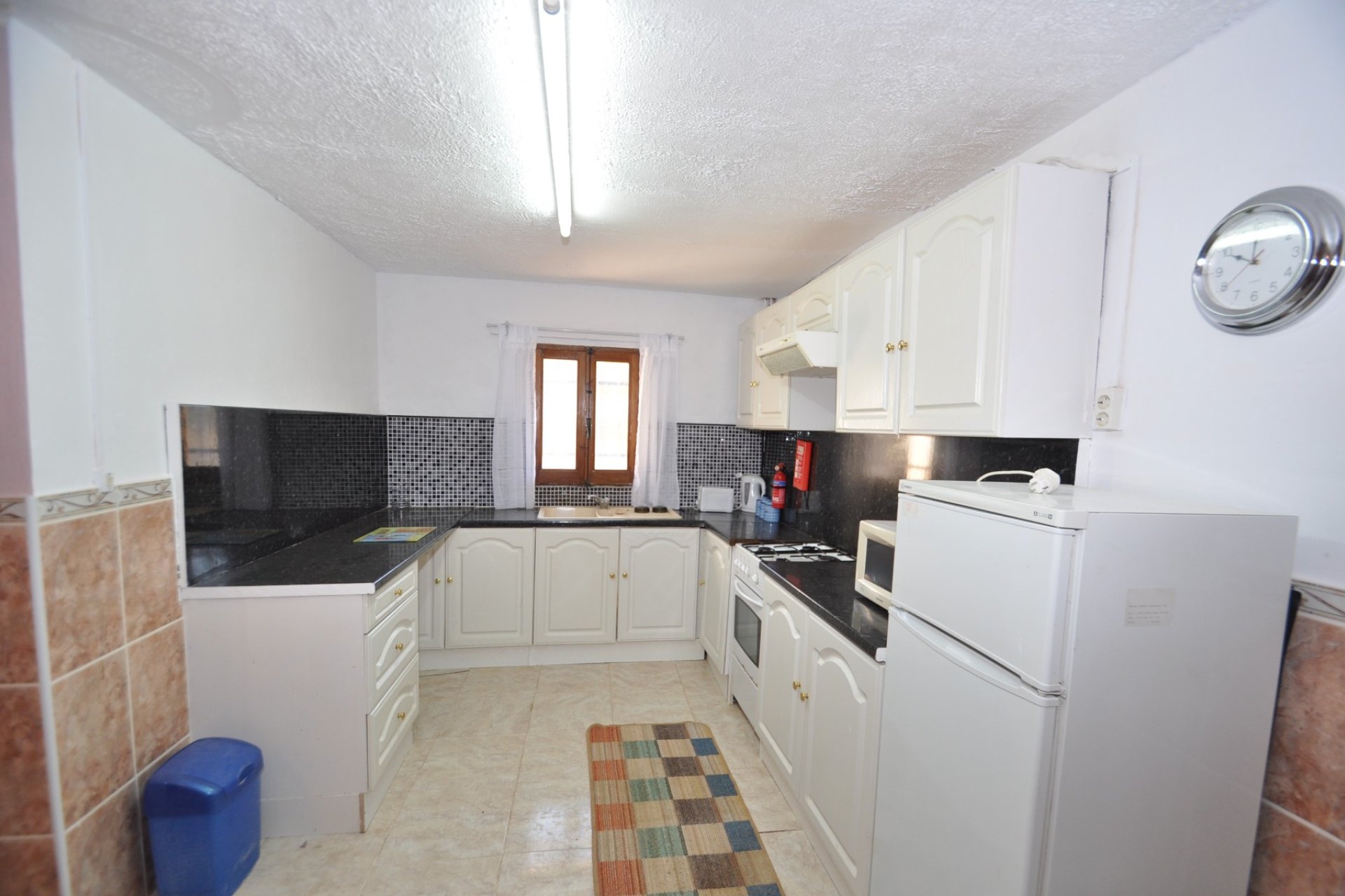 Resale - Country House -
Pinoso - Pinoso - Town