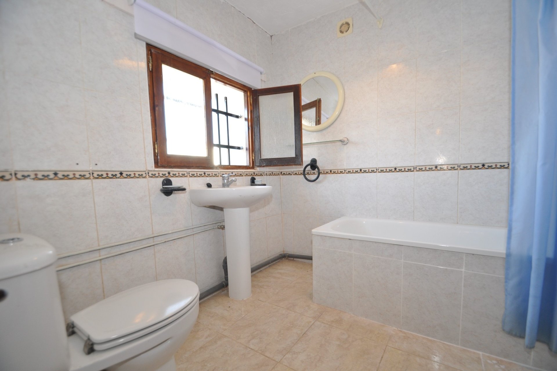 Resale - Country House -
Pinoso - Pinoso - Town