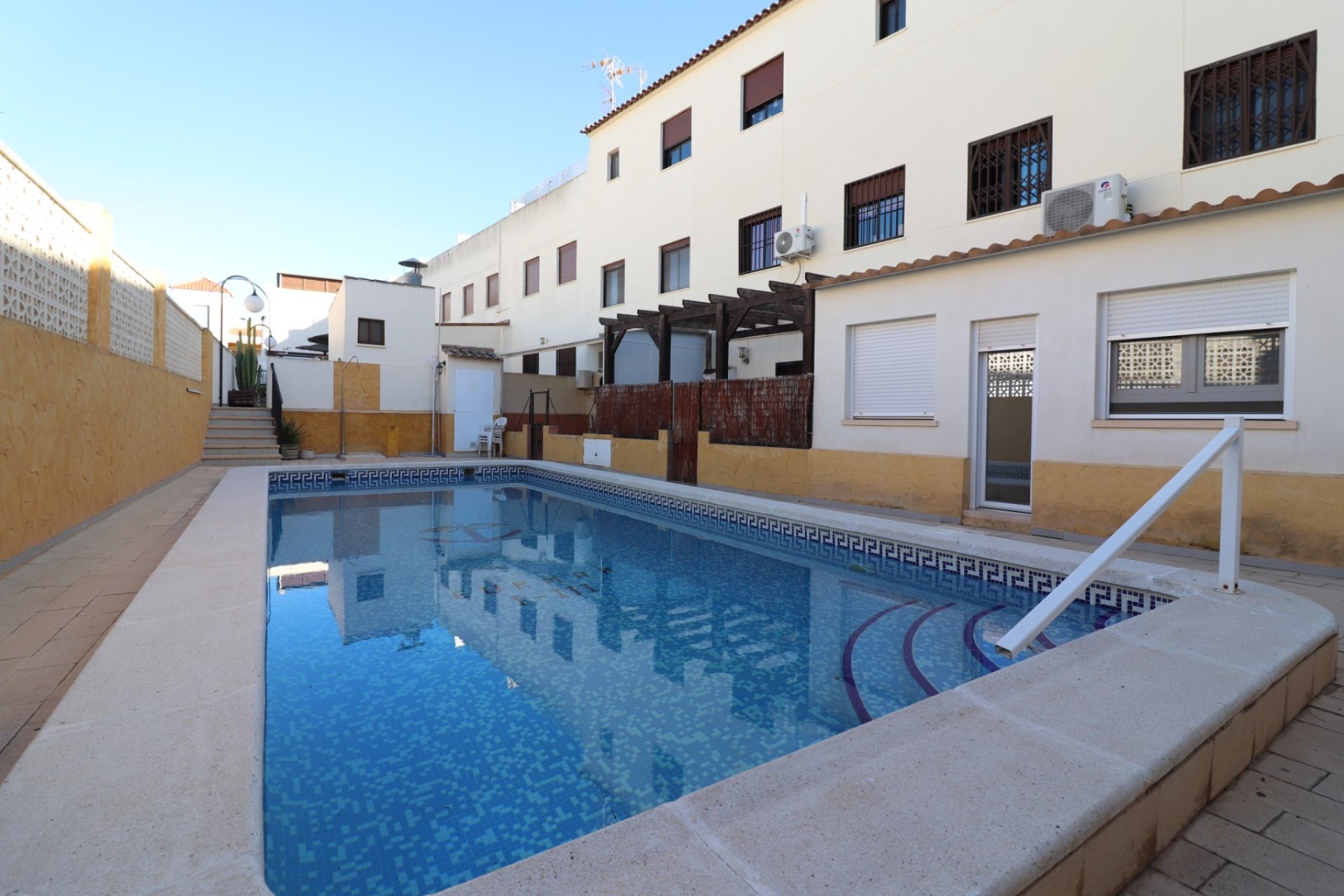 Resale - Duplex -
San Fulgencio - San Fulgencio - Town