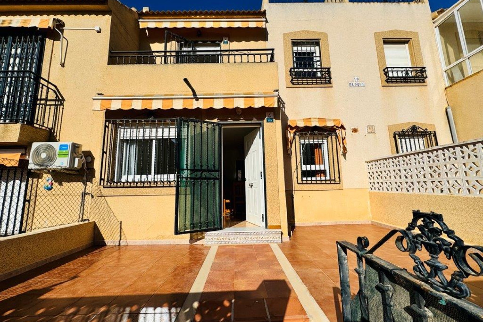 Resale - Duplex -
Torrevieja - La Rosaleda