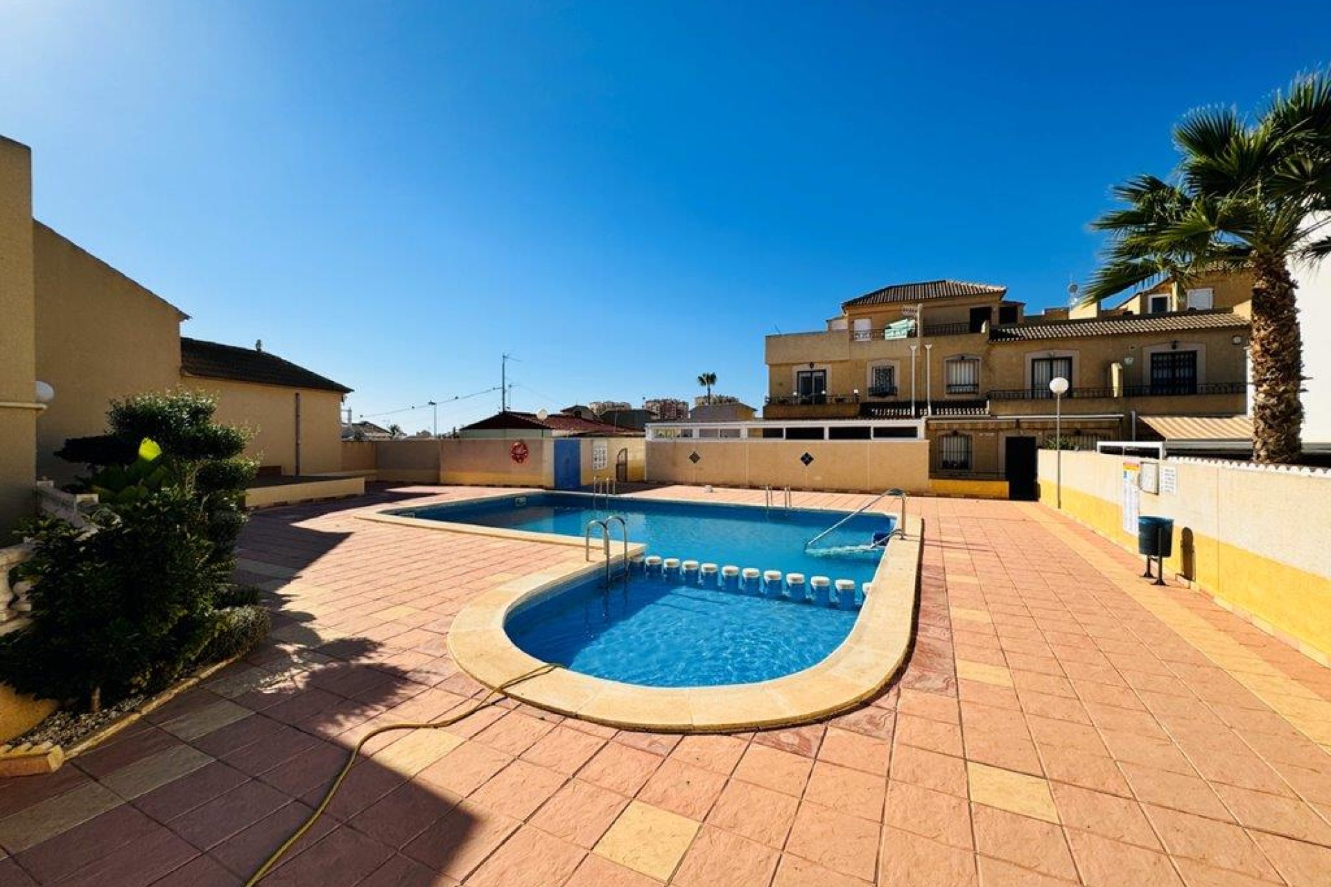 Resale - Duplex -
Torrevieja - La Rosaleda