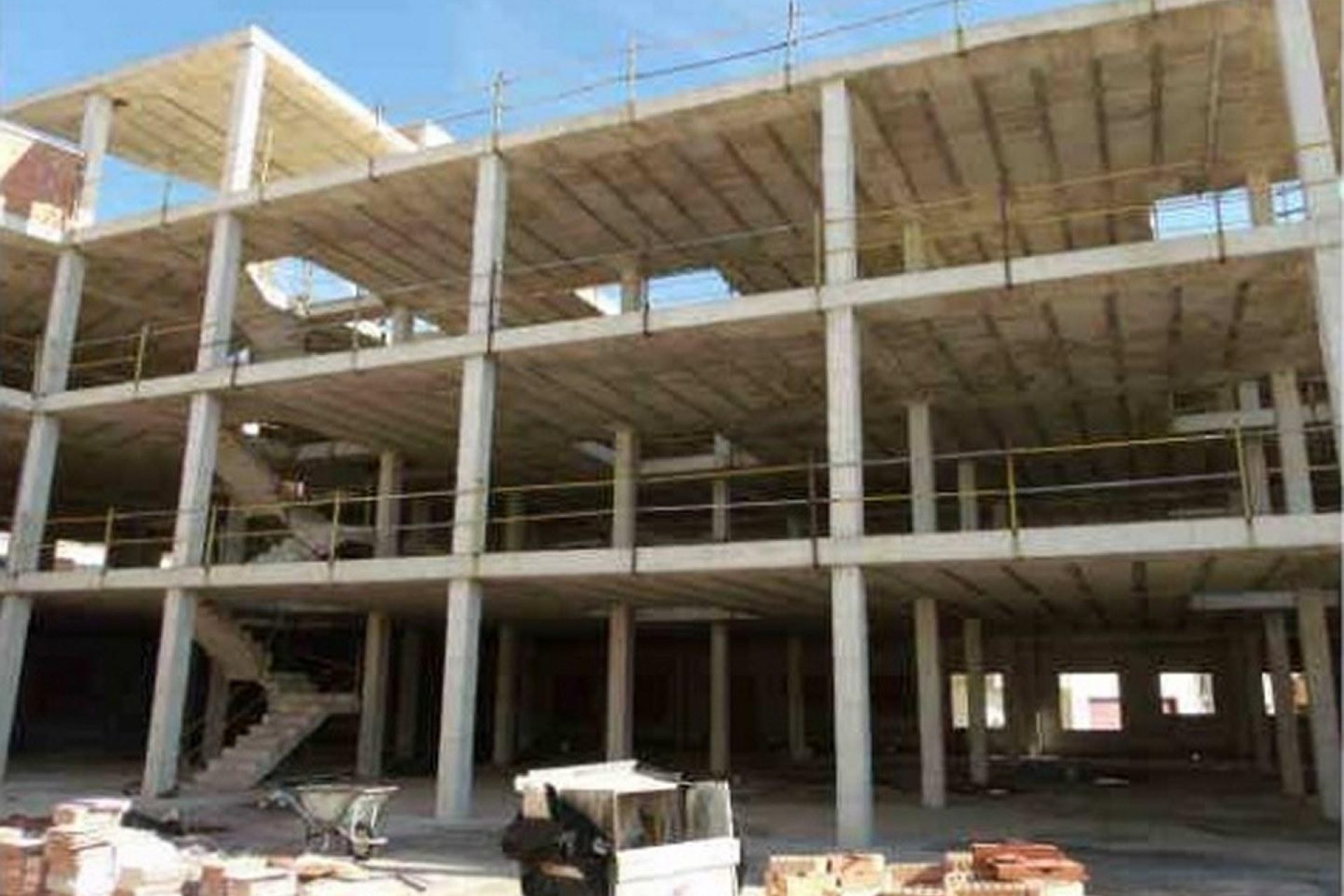 Resale - Edificio -
Los Montesinos - Centro