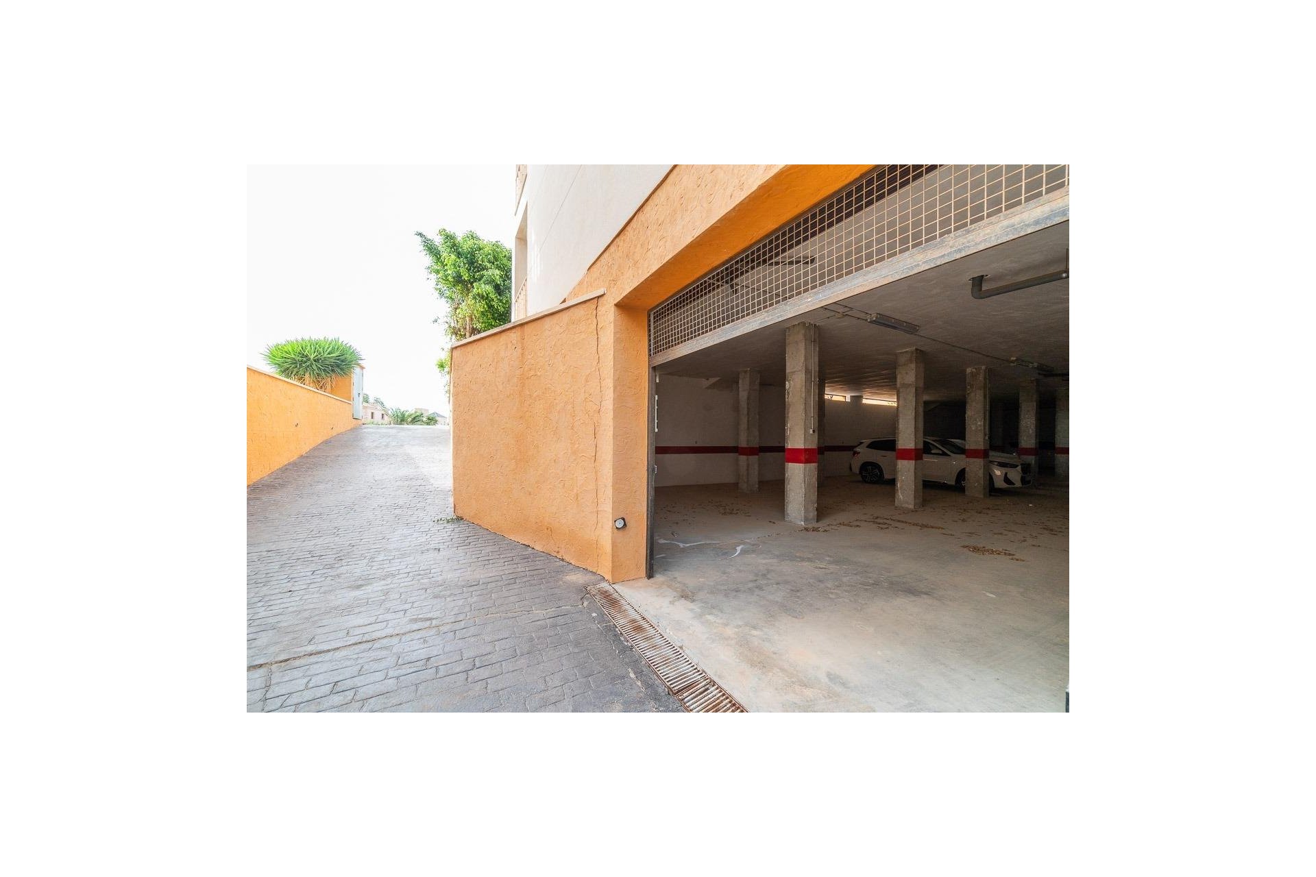 Resale - Garage -
Orihuela Costa - Montezenia