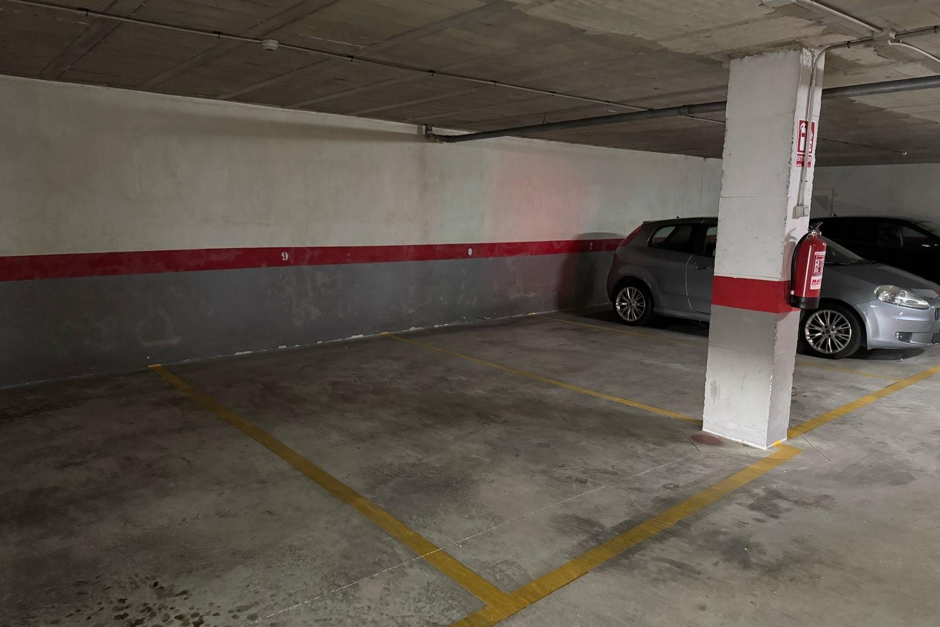 Resale - Garage -
Torrevieja - Centro