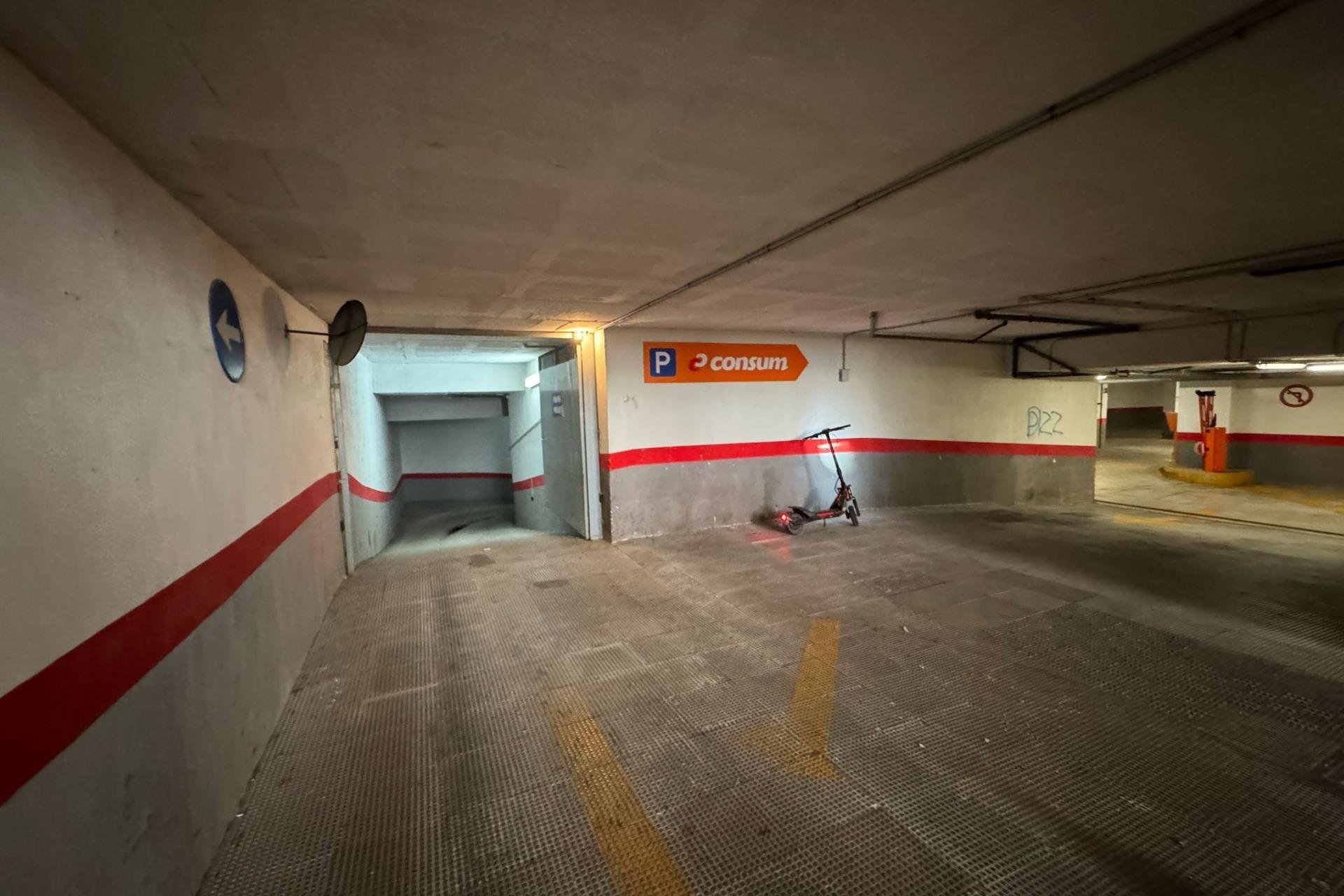 Resale - Garage -
Torrevieja - Centro