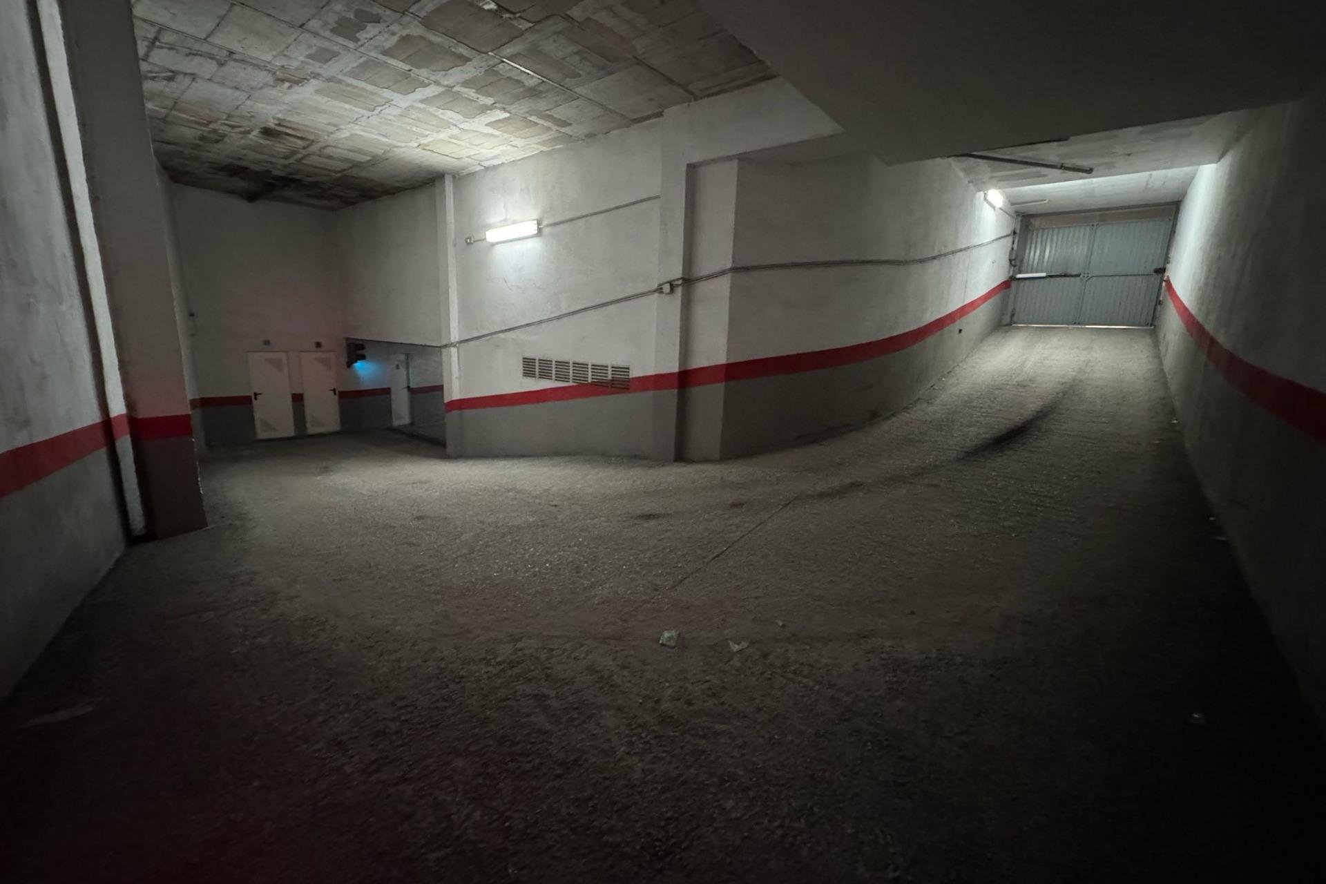 Resale - Garage -
Torrevieja - Centro