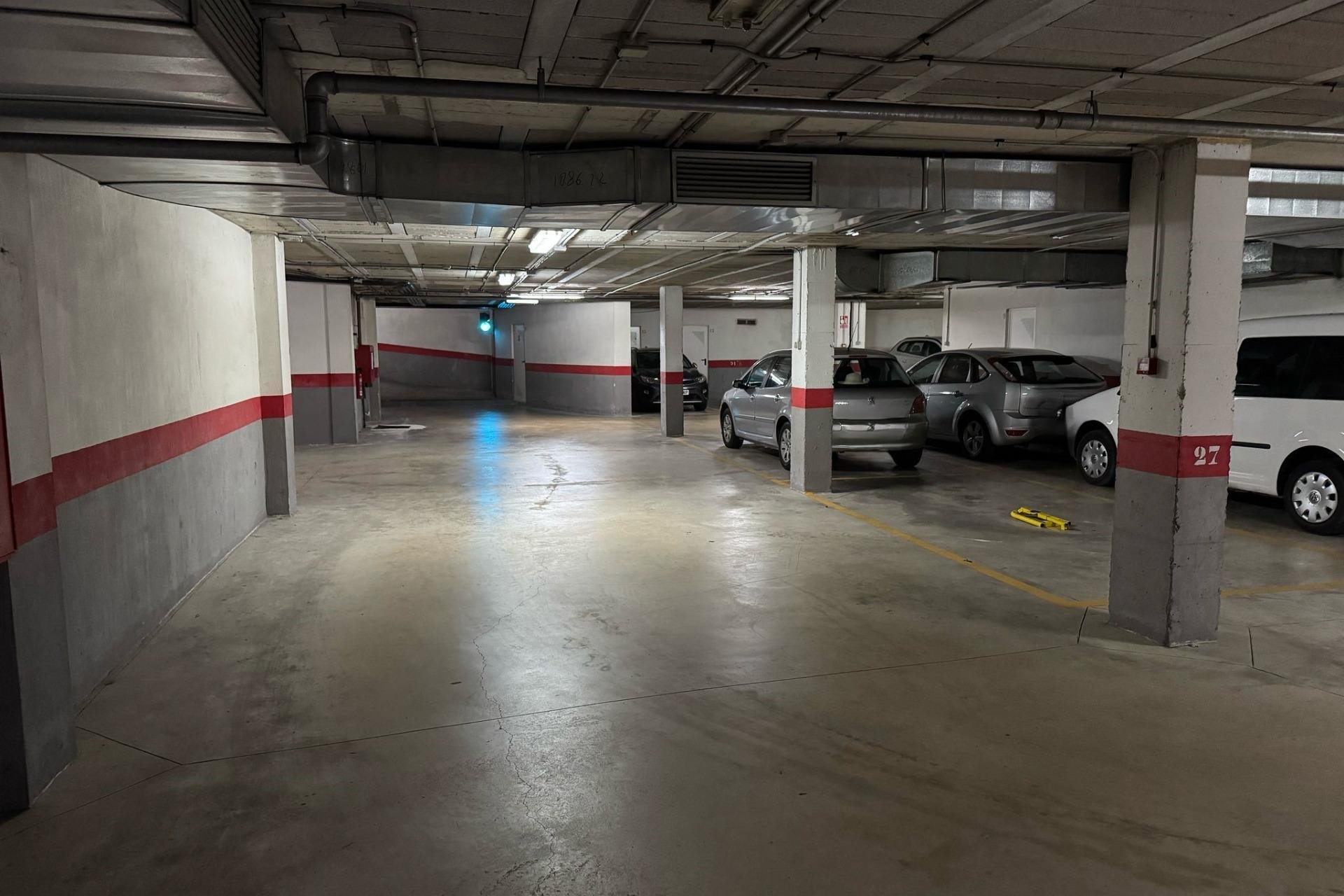 Resale - Garage -
Torrevieja - Centro