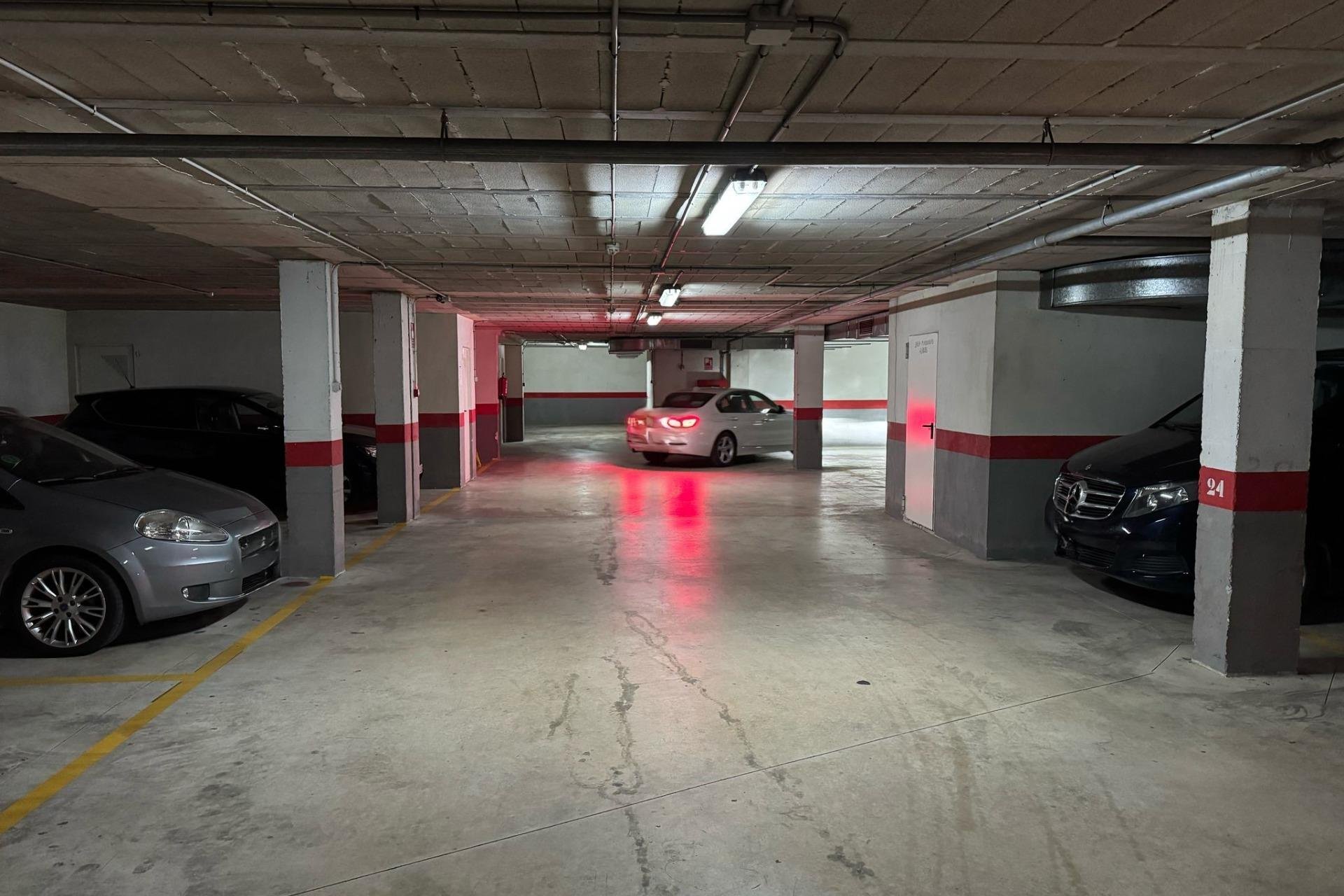 Resale - Garage -
Torrevieja - Centro