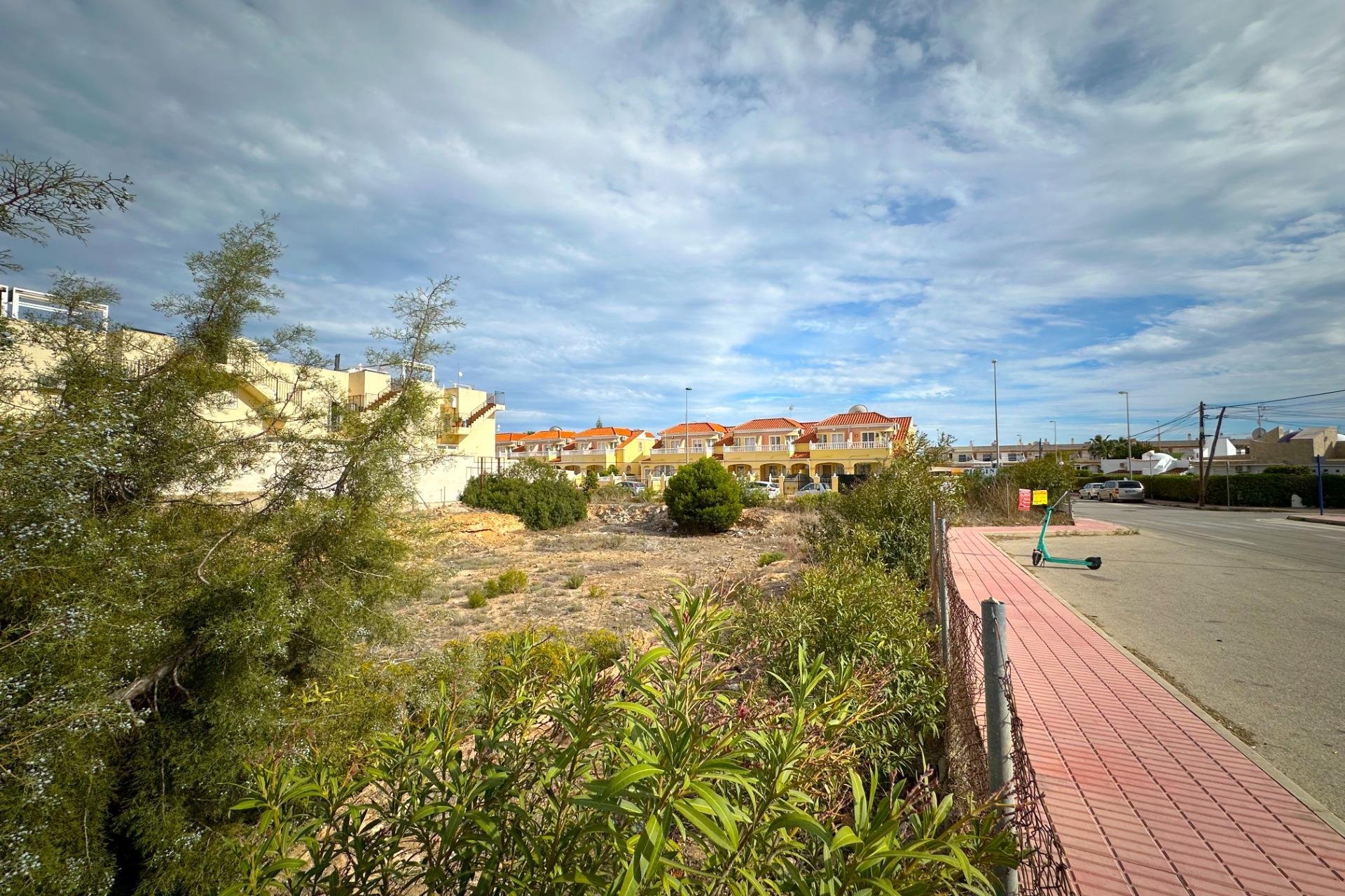 Resale - Plot / Land -
Orihuela Costa - La Florida