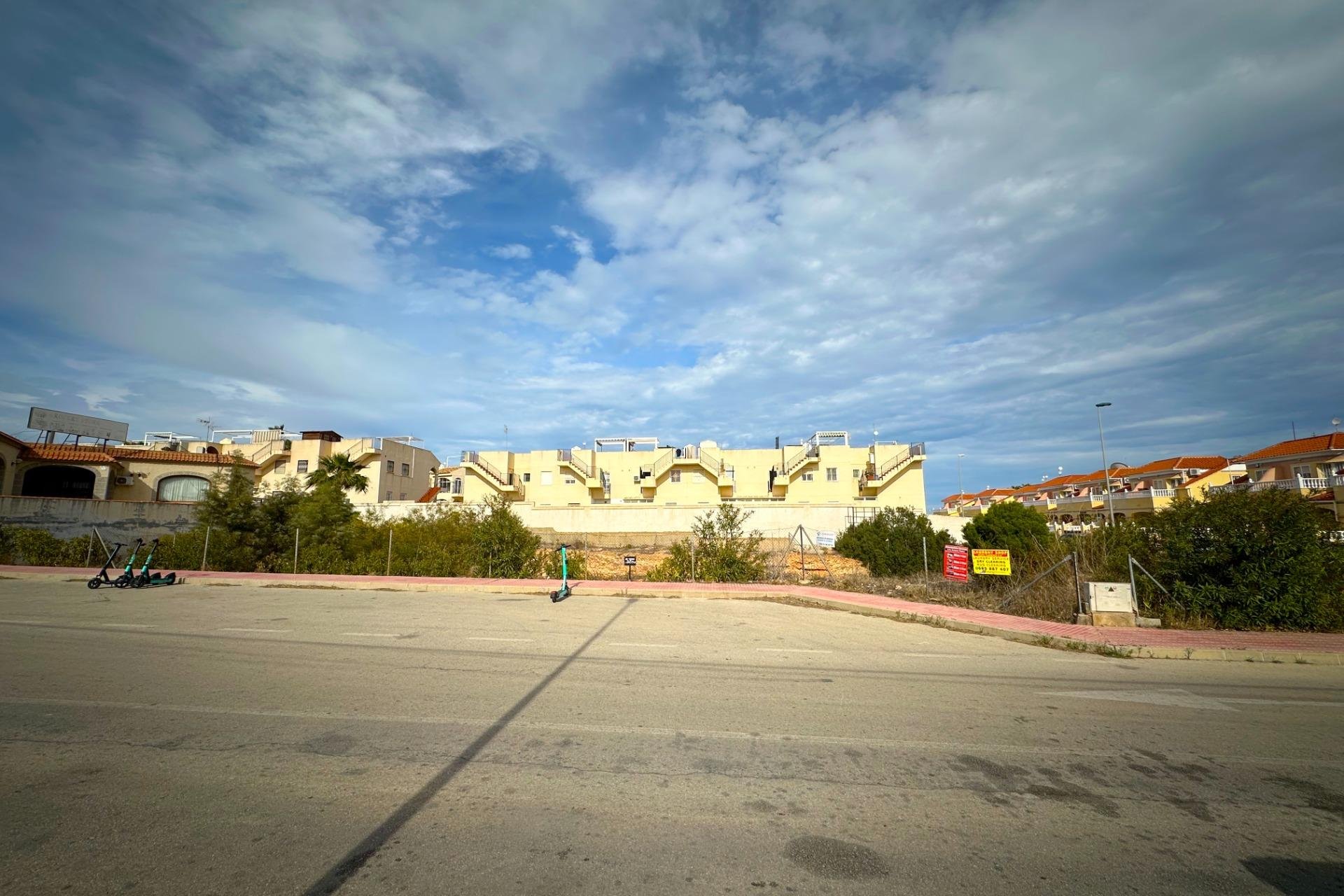 Resale - Plot / Land -
Orihuela Costa - La Florida
