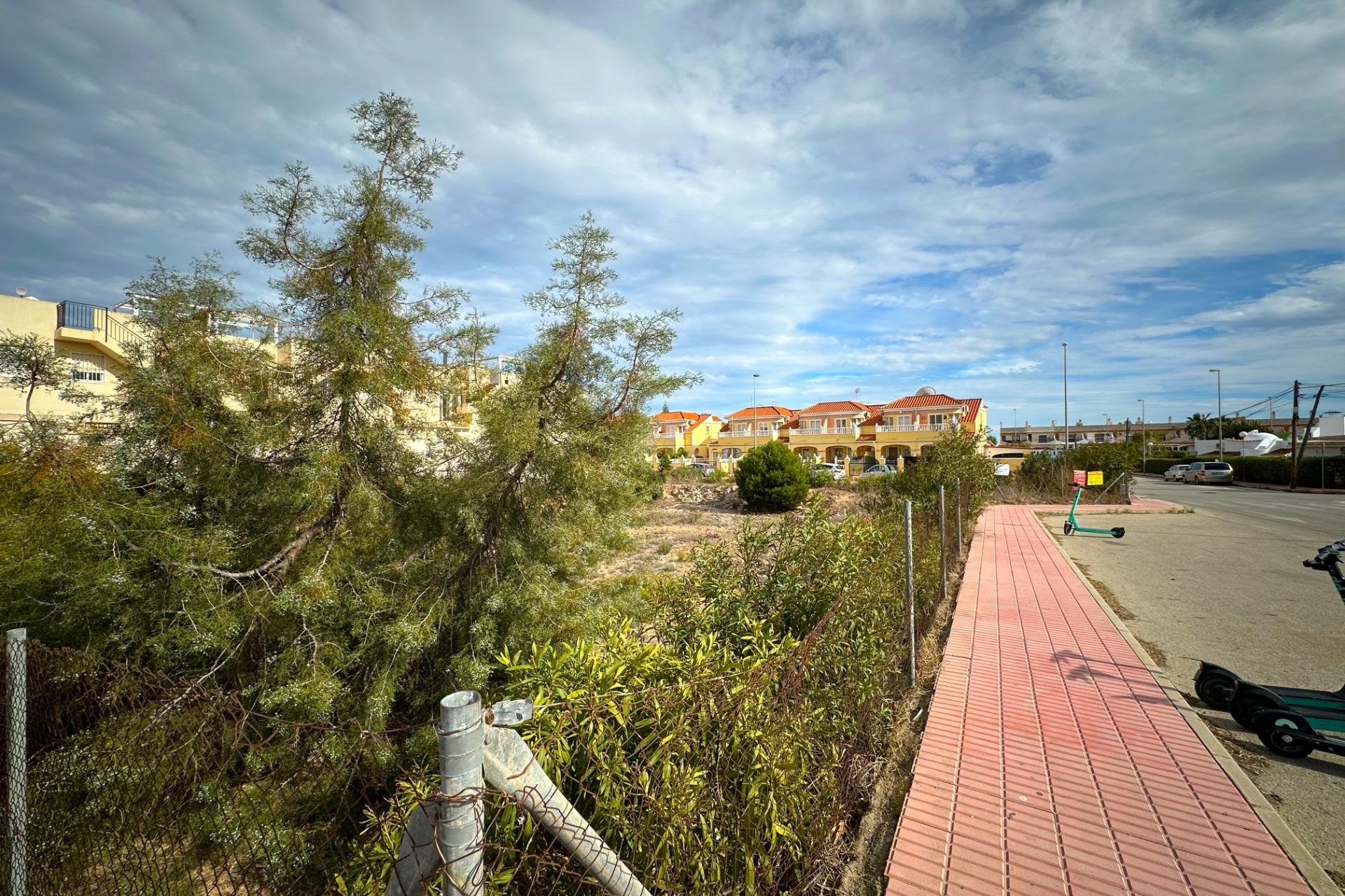 Resale - Plot / Land -
Orihuela Costa - La Florida