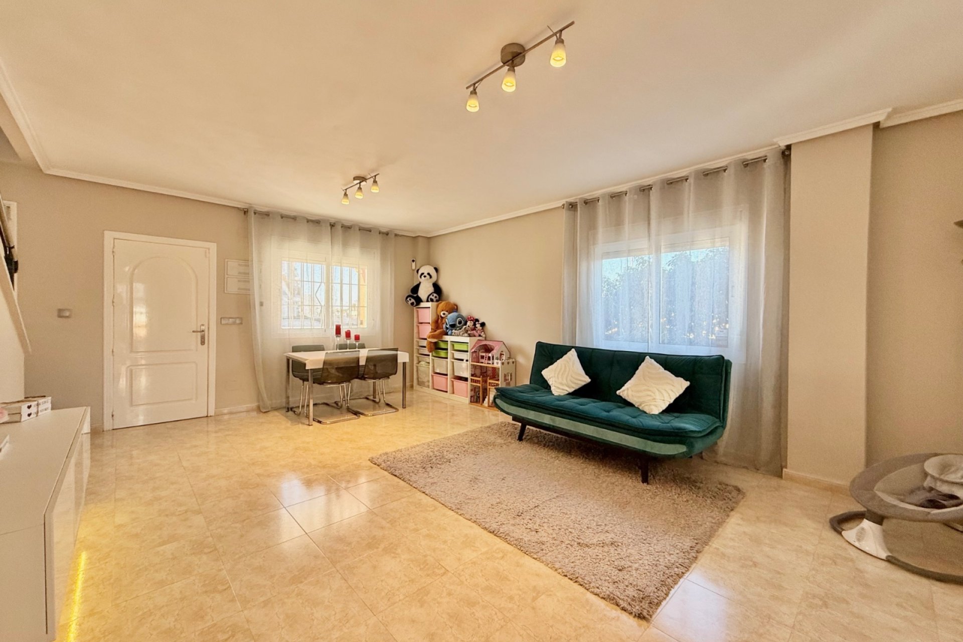 Resale - Townhouse -
Ciudad Quesada - Doña Pepa