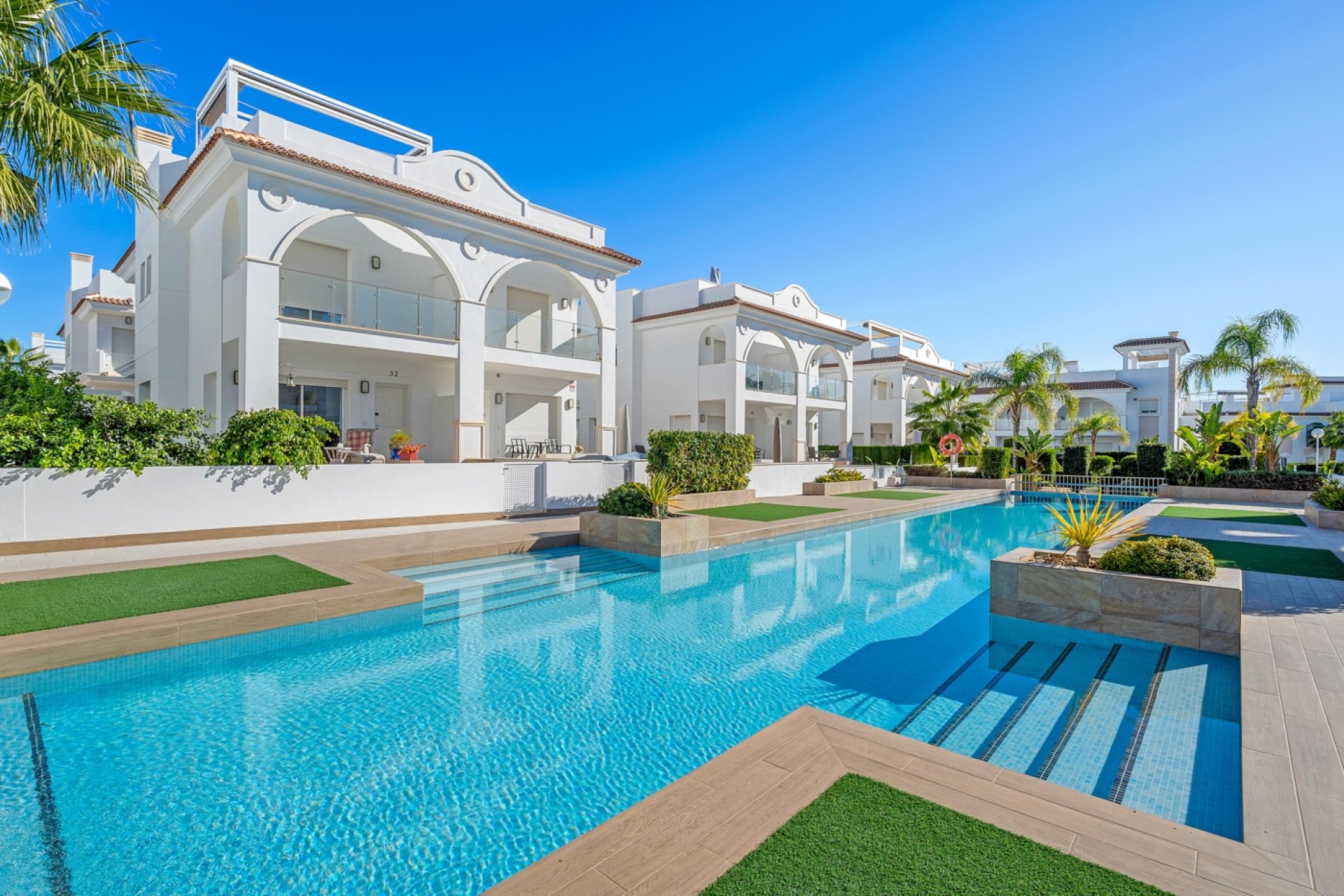 Resale - Townhouse -
Ciudad Quesada - Doña Pepa