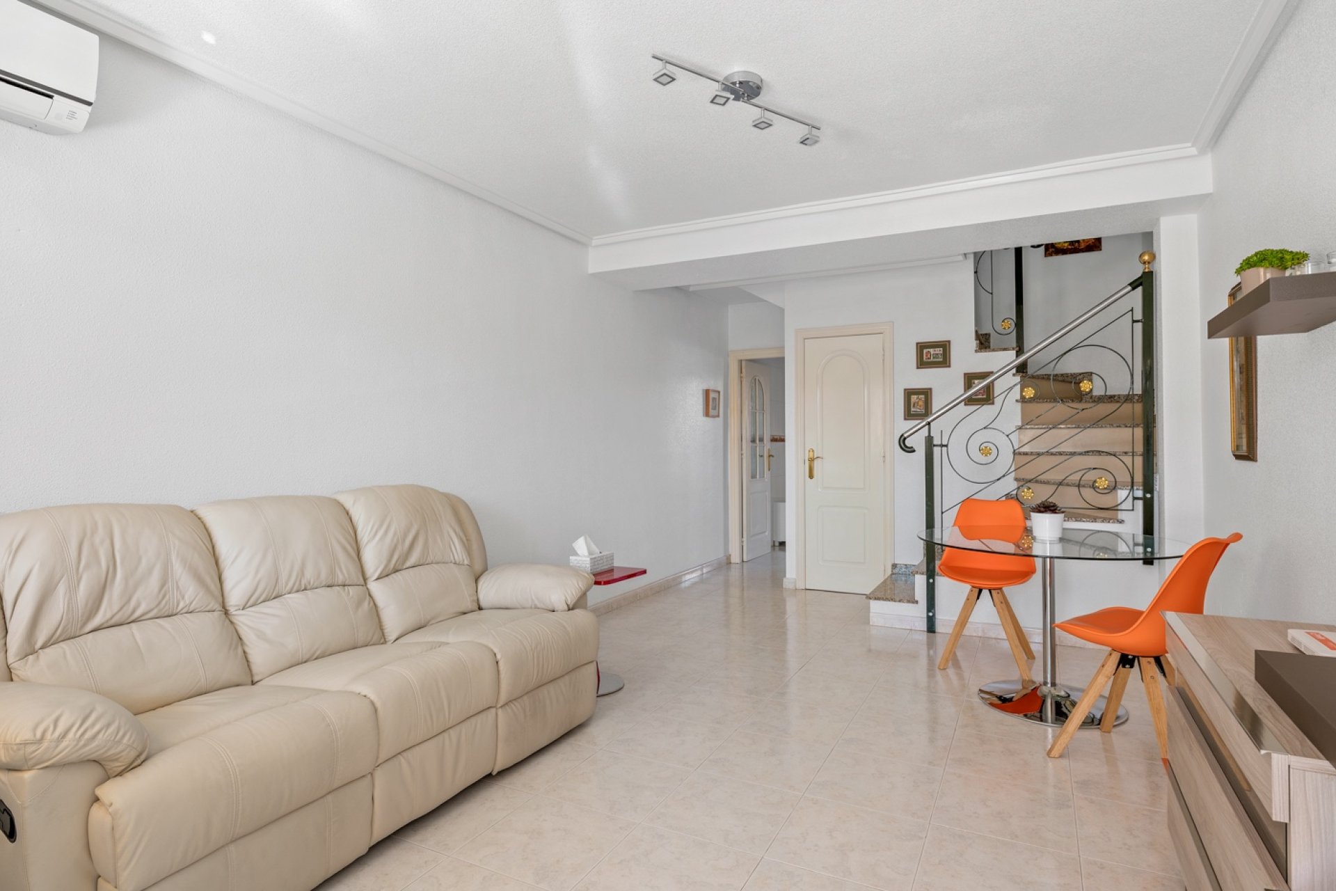 Resale - Townhouse -
Ciudad Quesada - Doña Pepa