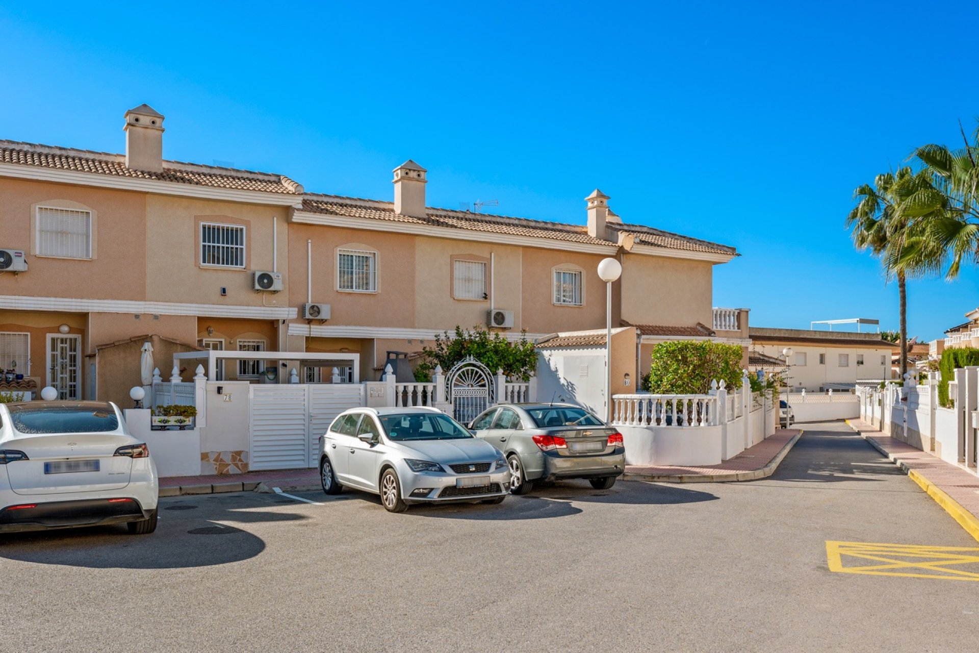 Resale - Townhouse -
Ciudad Quesada - Doña Pepa