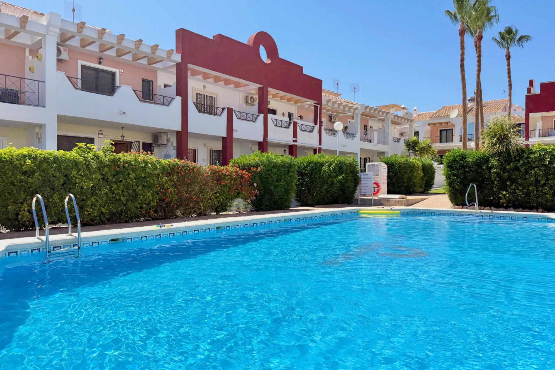 Resale - Townhouse -
Ciudad Quesada - Doña Pepa