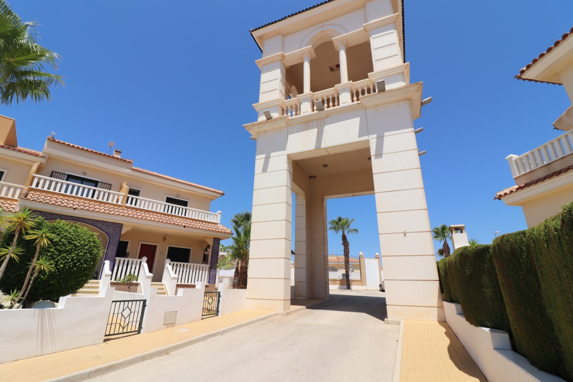 Resale - Townhouse -
Ciudad Quesada - Doña Pepa
