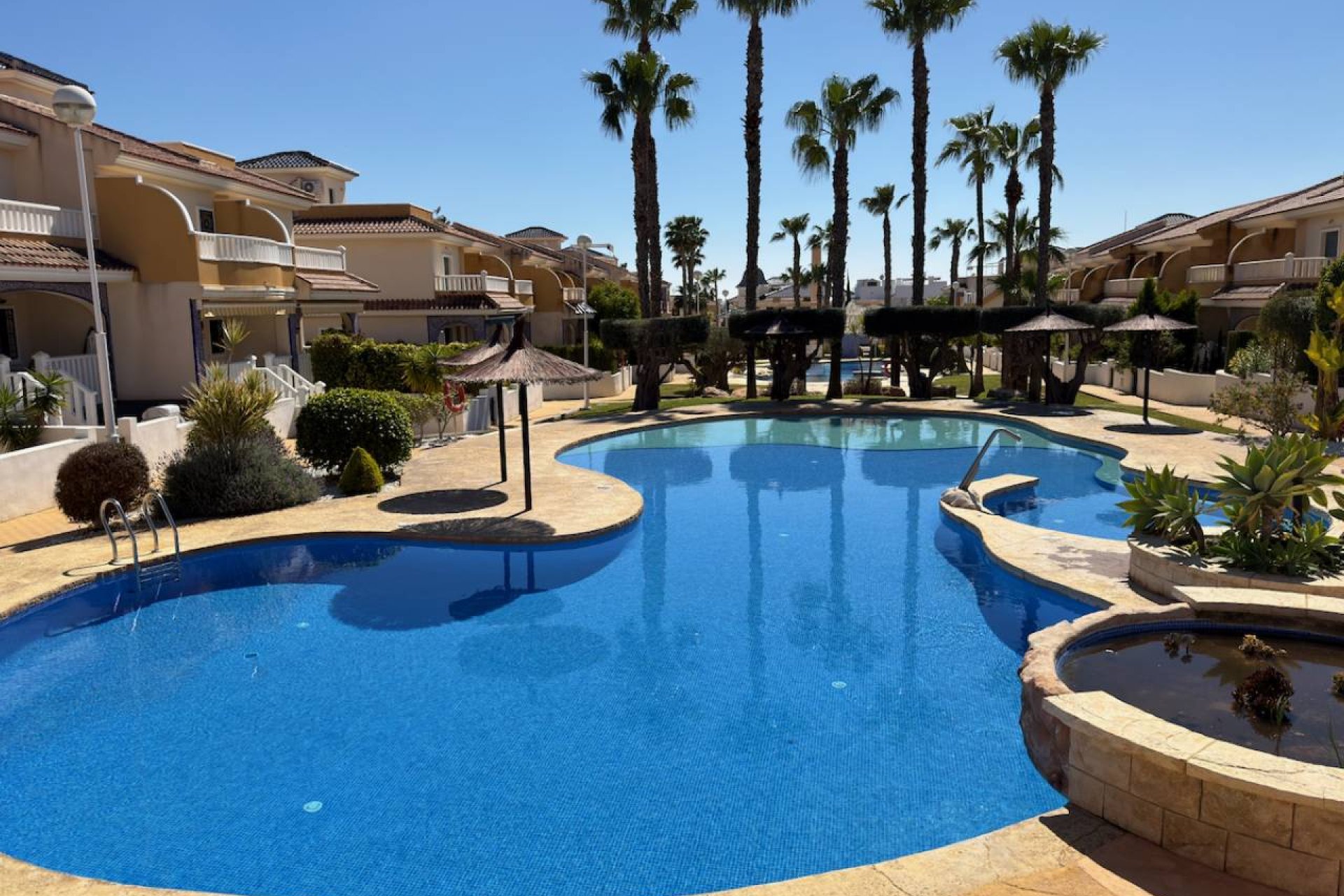 Resale - Townhouse -
Ciudad Quesada - Doña Pepa