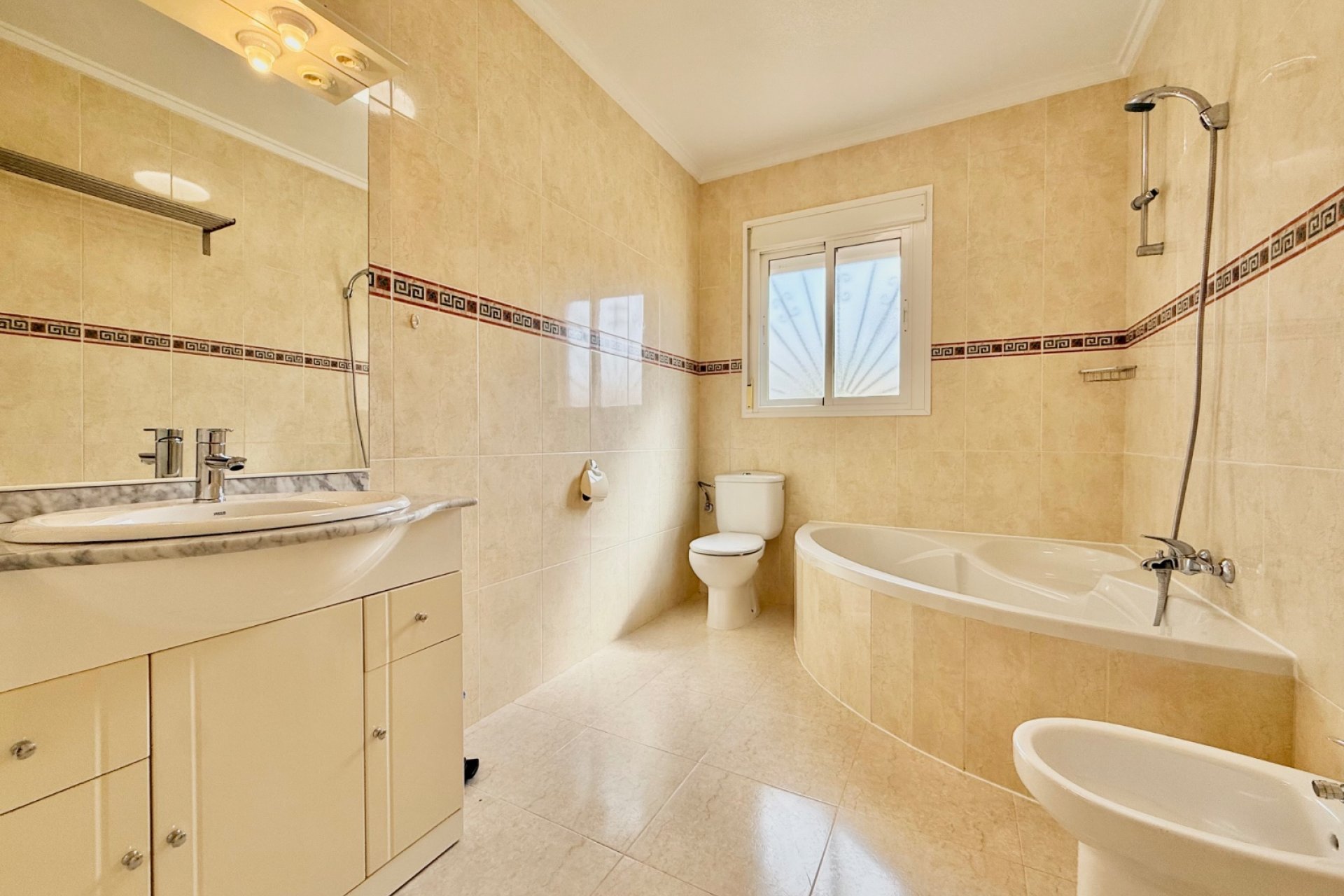 Resale - Townhouse -
Ciudad Quesada - Doña Pepa